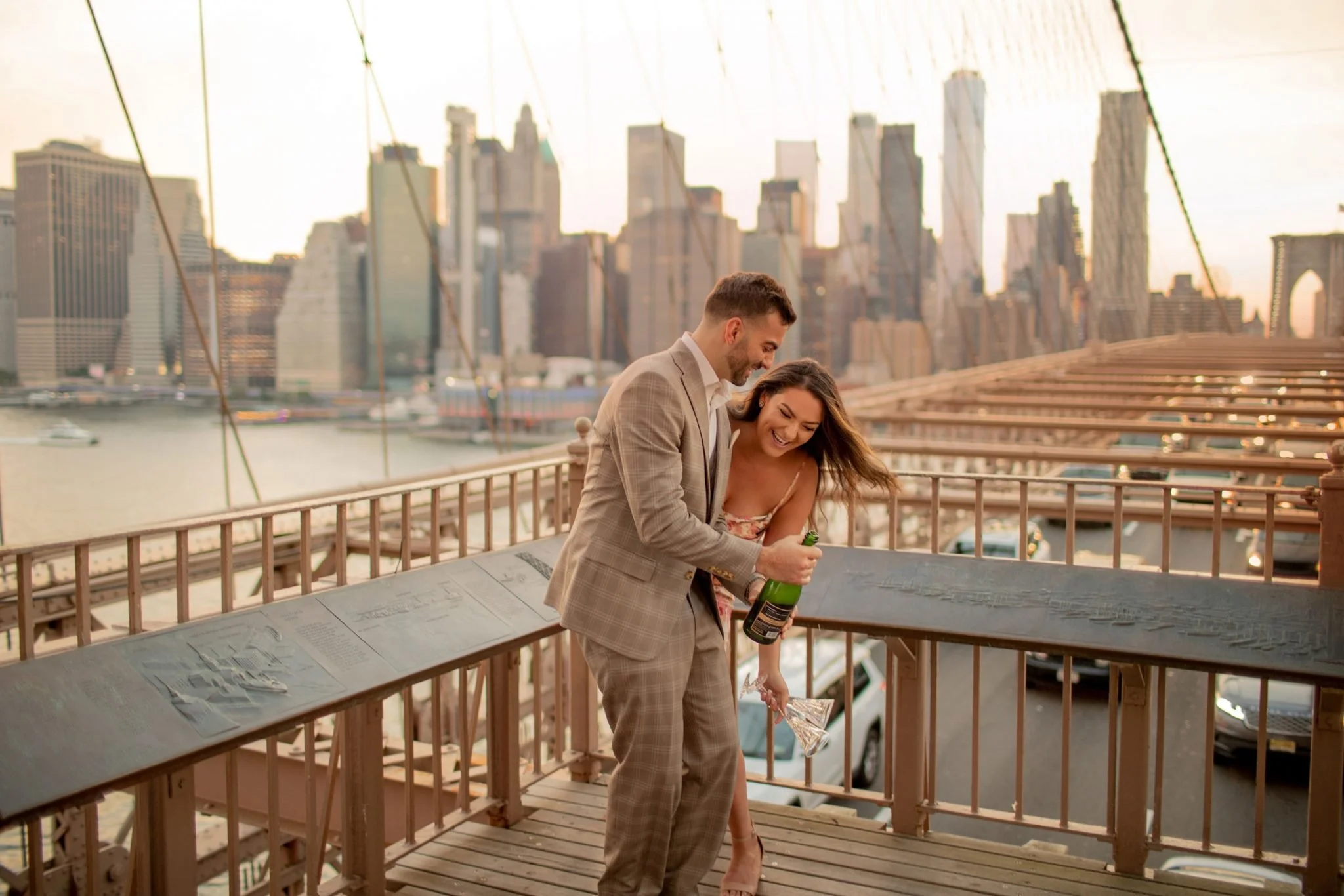 Champagne-couple-photos-on-Brooklyn-Bridge-2048x1366.jpg
