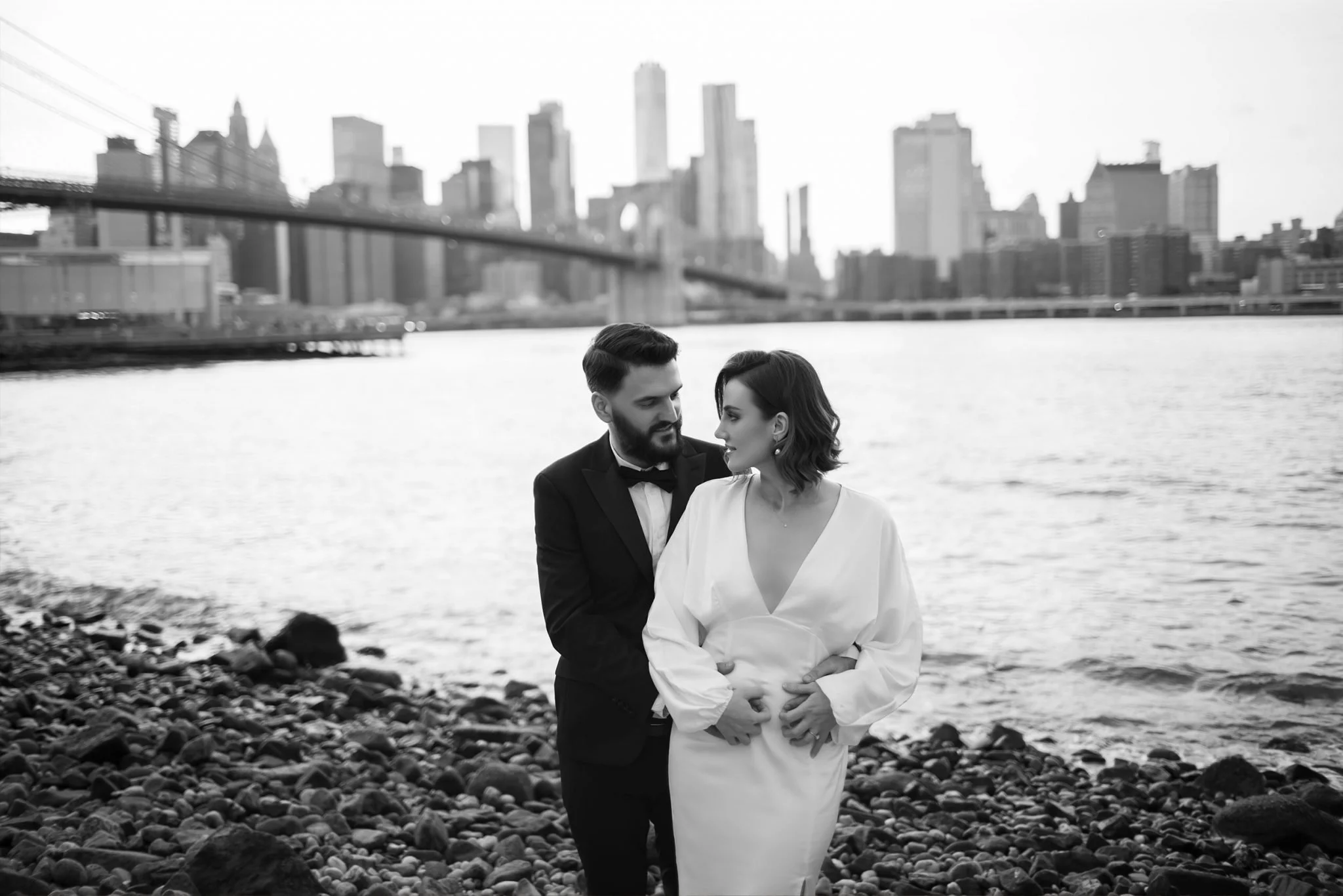 Black-white-wedding-photoshoot-in-Brooklyn-Bridge-2048x1366.jpg