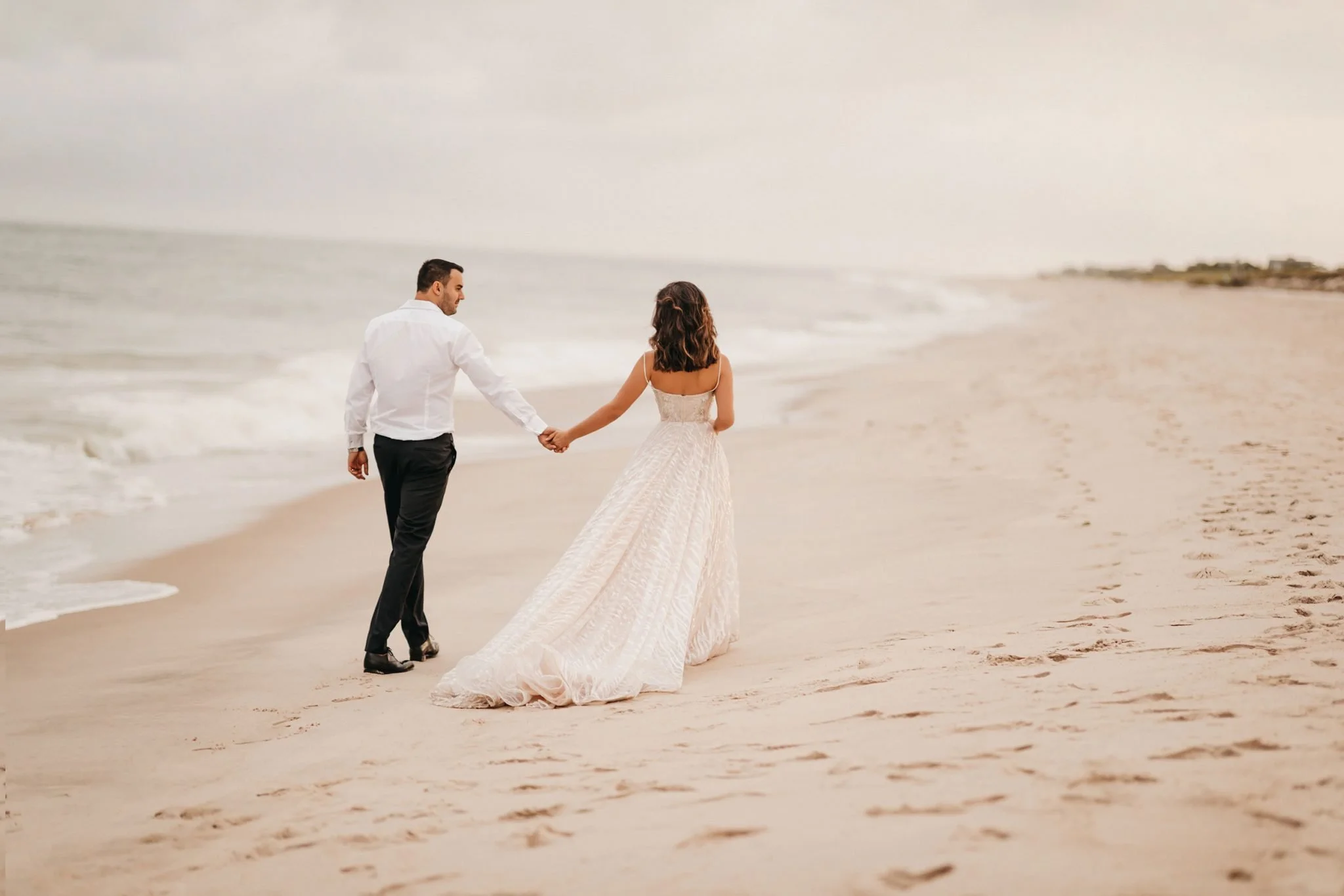 Bride-and-groom-pictures-in-the-Hamptons-2048x1366.jpg