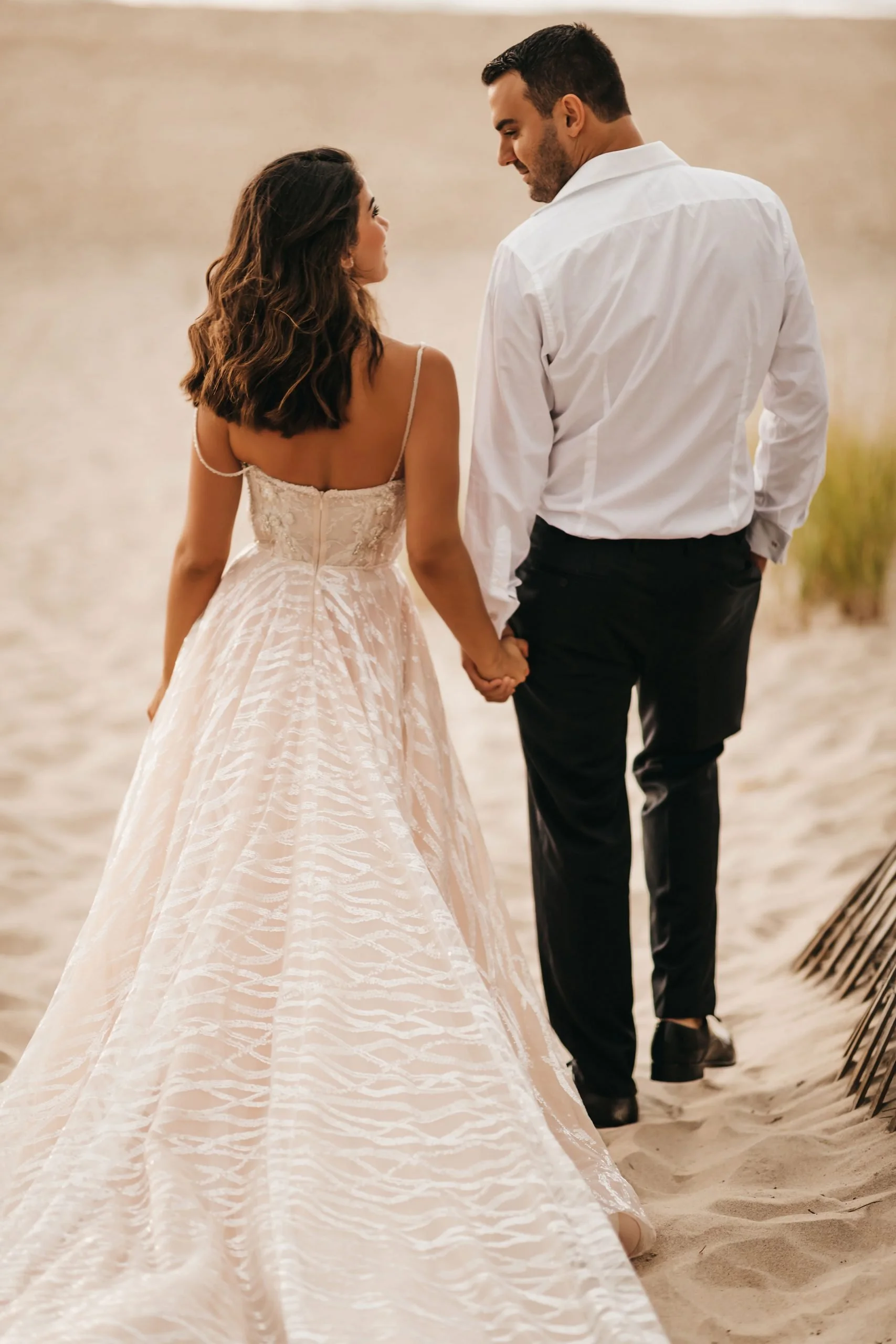 Bride-and-groom-posing-for-a-New-York-wedding-photoshoot-scaled.jpg