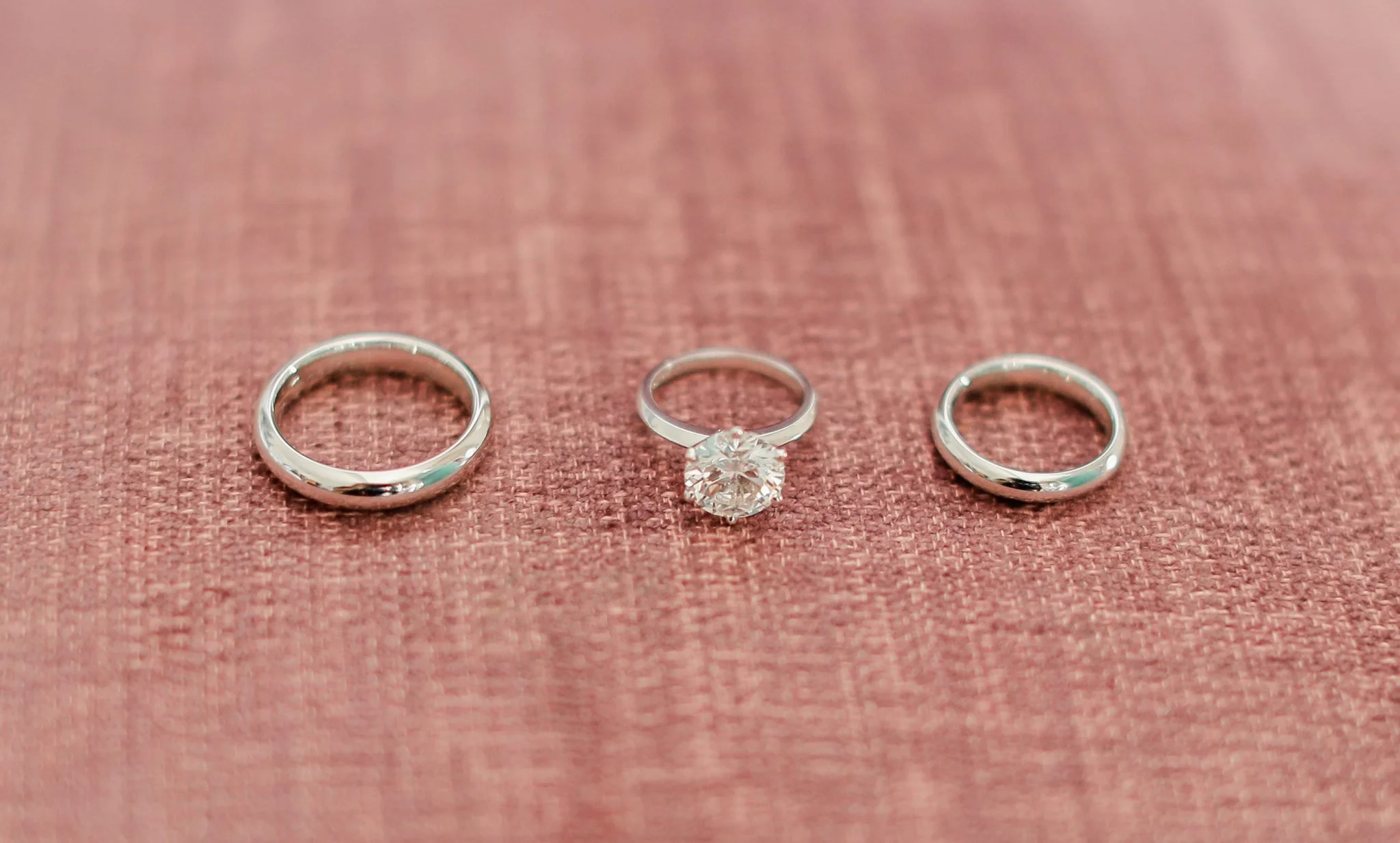 Wedding-rings-photography-2048x1233.jpg