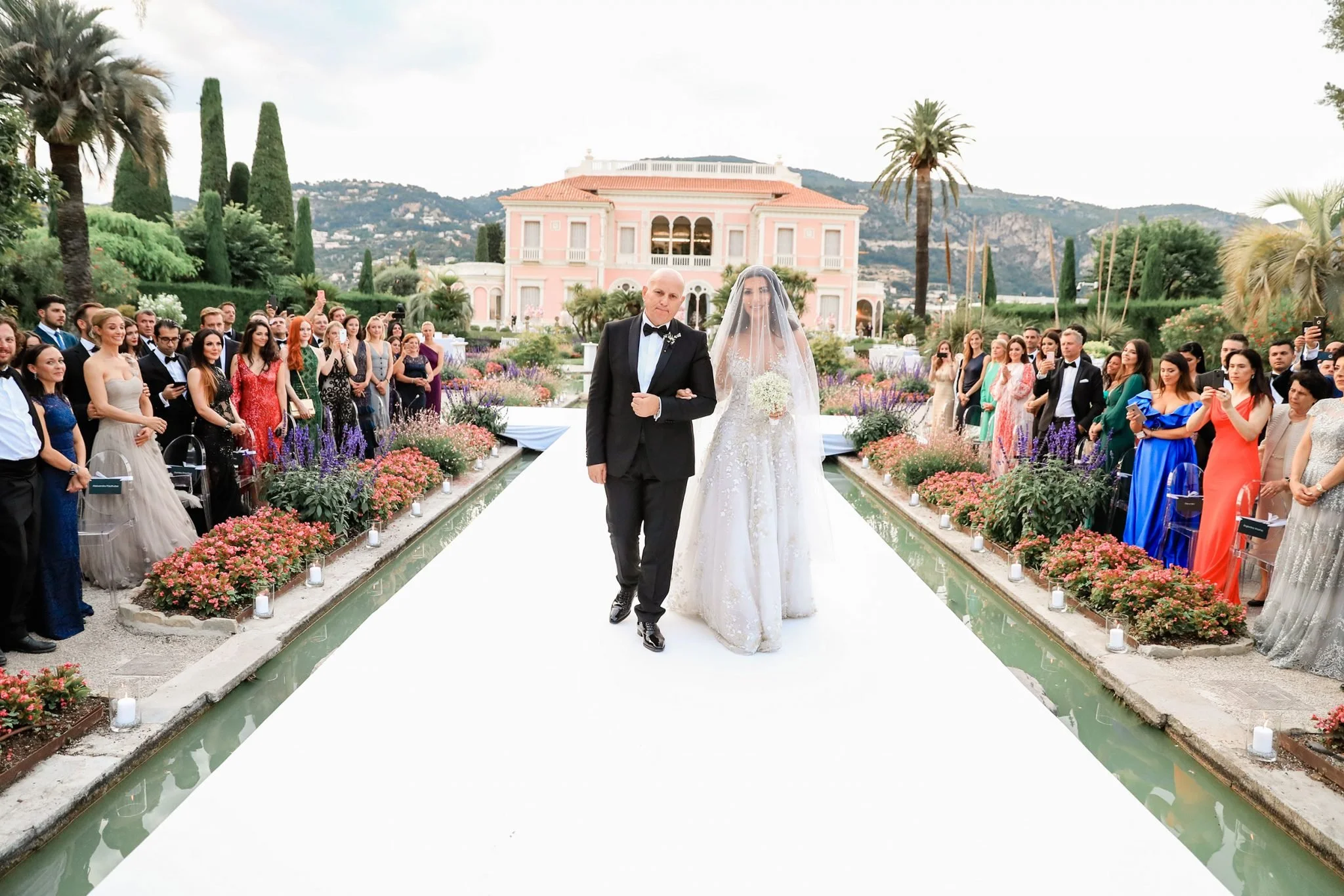 Bride-walking-down-the-aisle-with-her-father-2048x1366.jpg