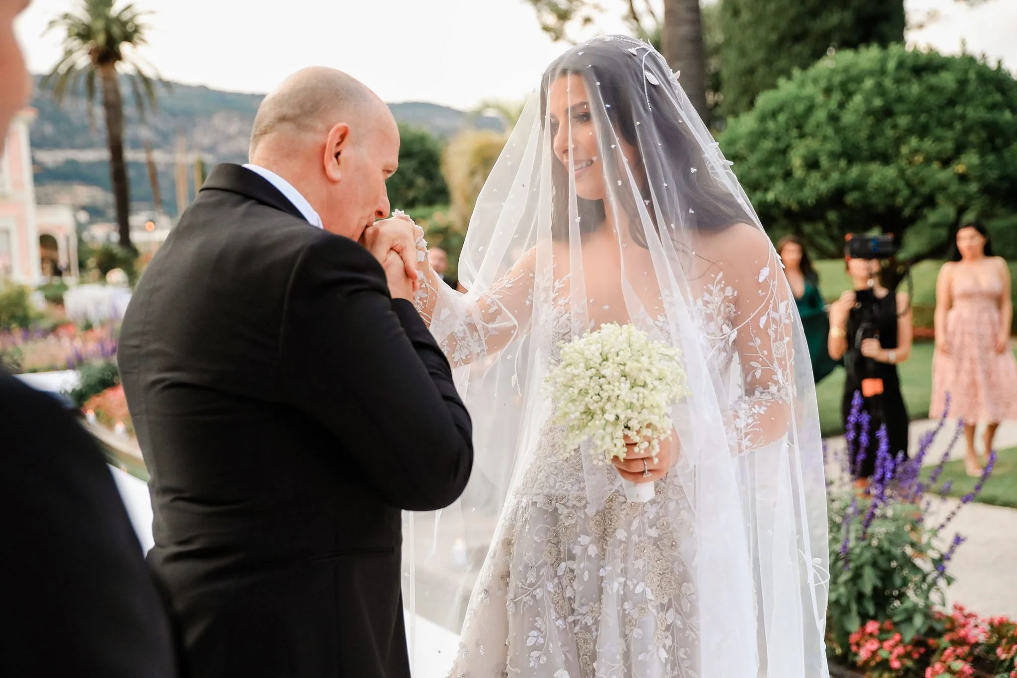 Emotional-father-of-the-bride-wedding-photos-2048x1366.jpg