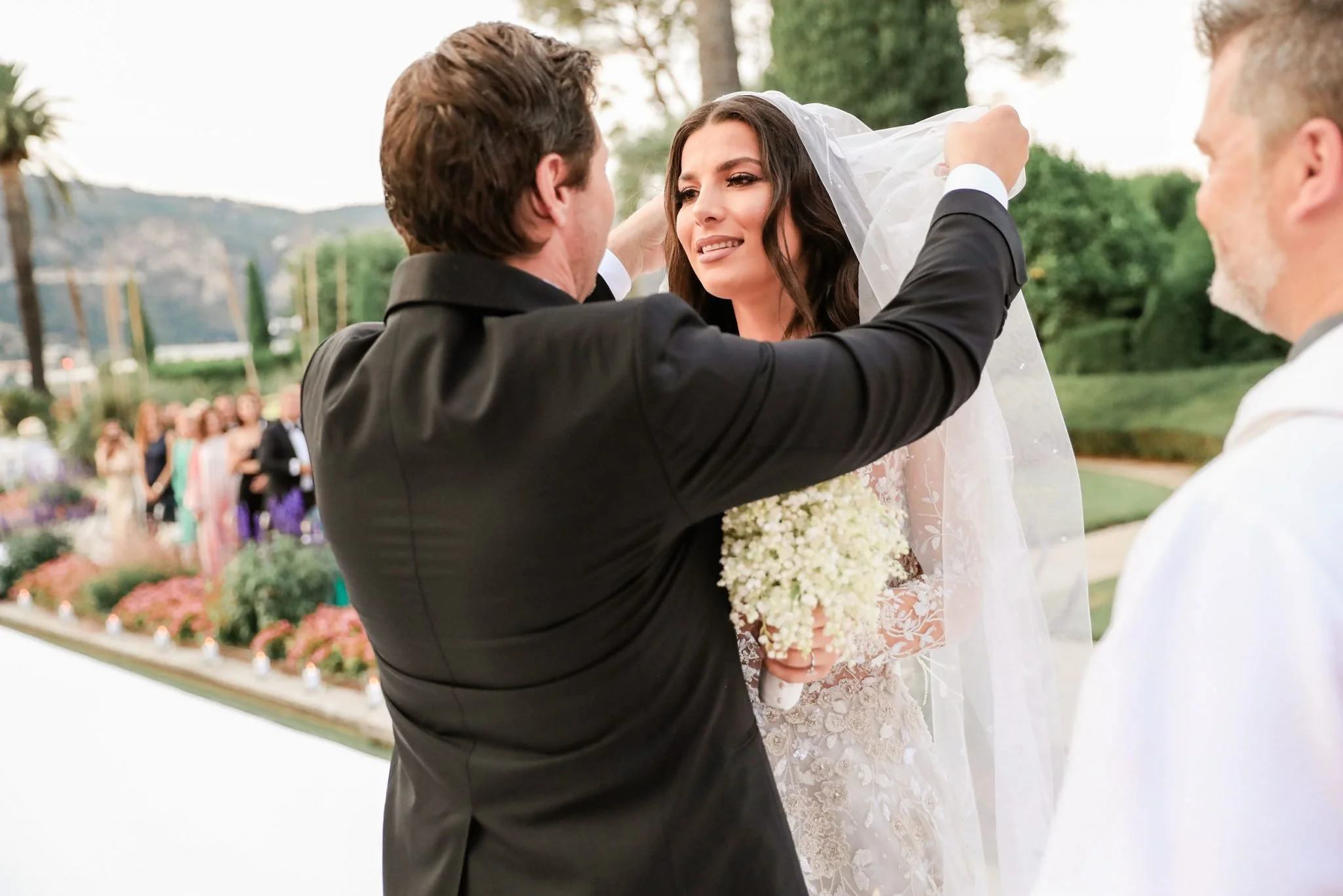 Bride-and-groom-wedding-photography-2048x1366.jpg