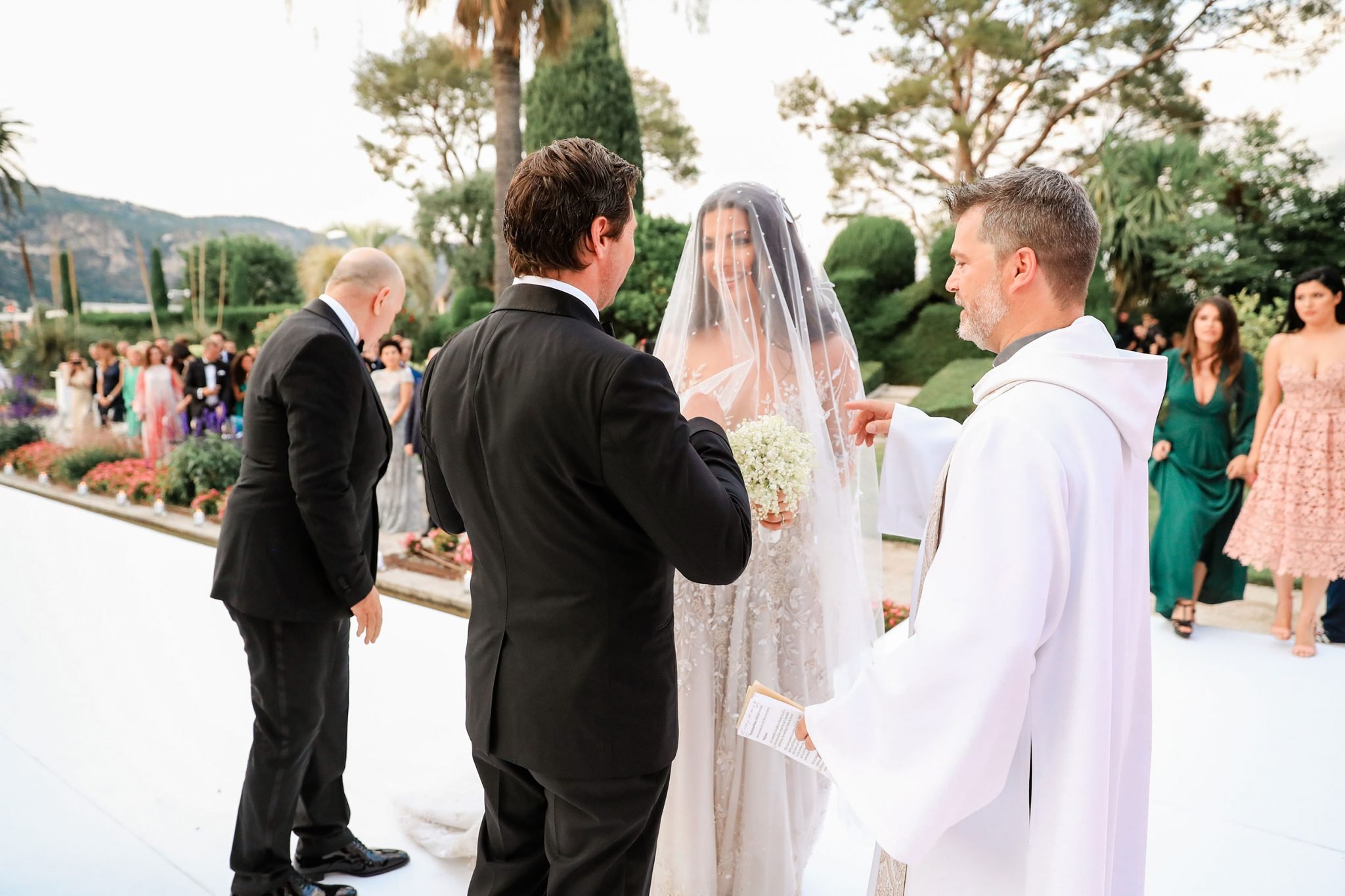 Groom-first-look-at-bride-2048x1366.jpg