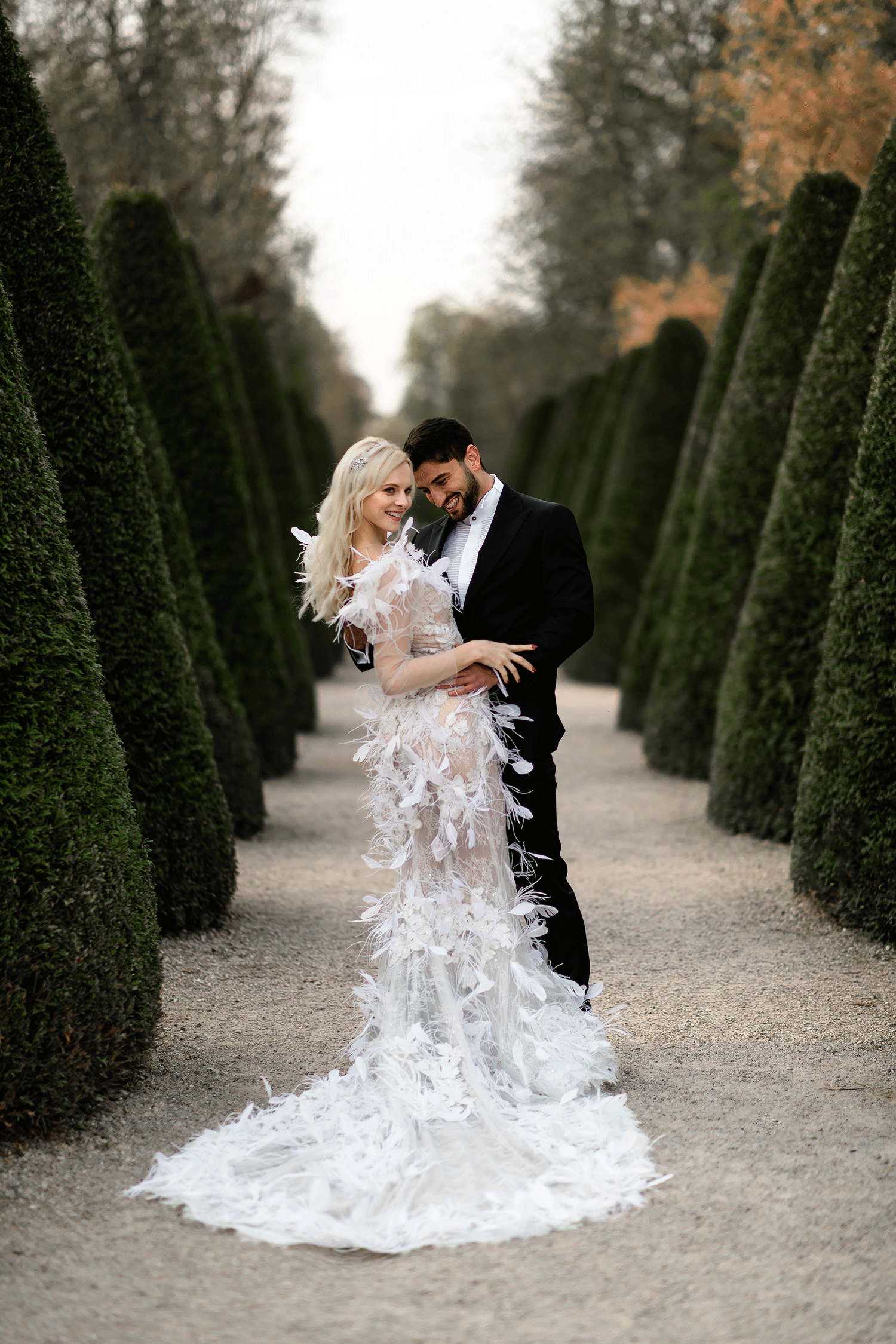 Couple-in-love-wedding-pictures.gif