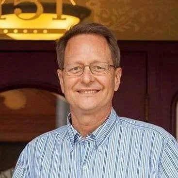 Portrait of Dr Dale Chomas