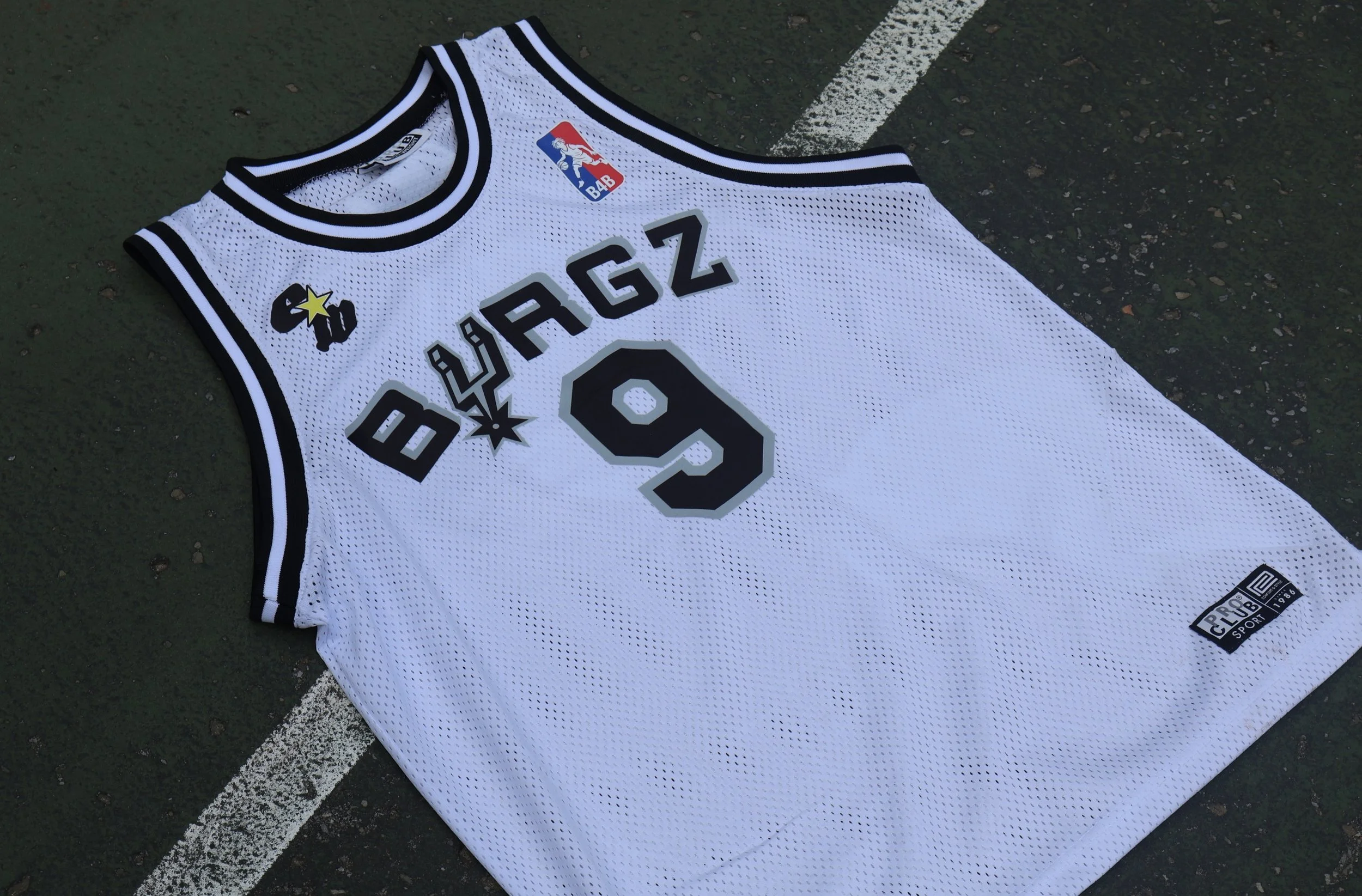 Burgz White/Spurz