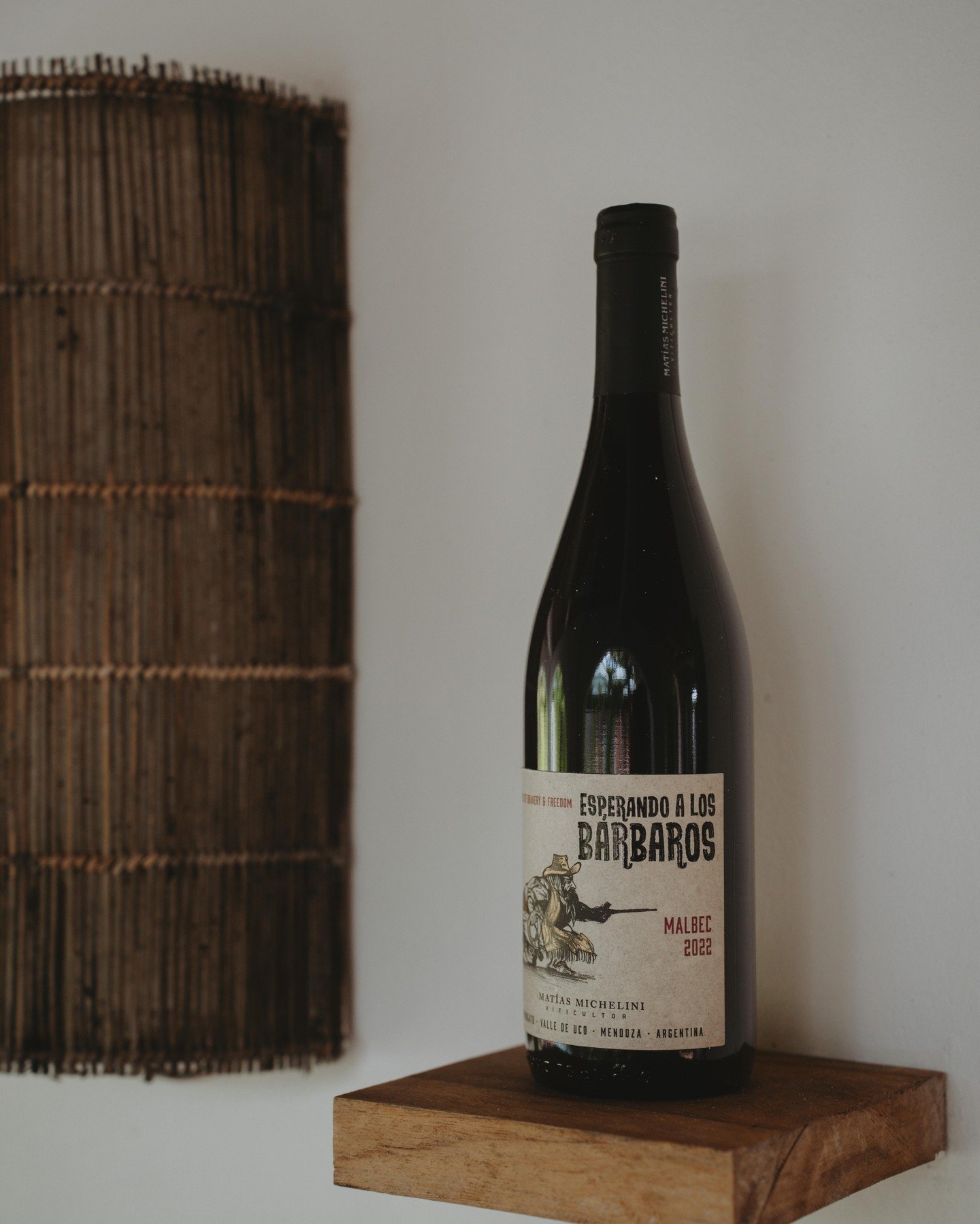 This Malbec from Matias Michelini comes from 1400 meters above sea level in Argentina's Uco Valley, where the altitude and calcareous soils create something completely different from your typical Malbec. Organic and biodynamic farming lets the terroi
