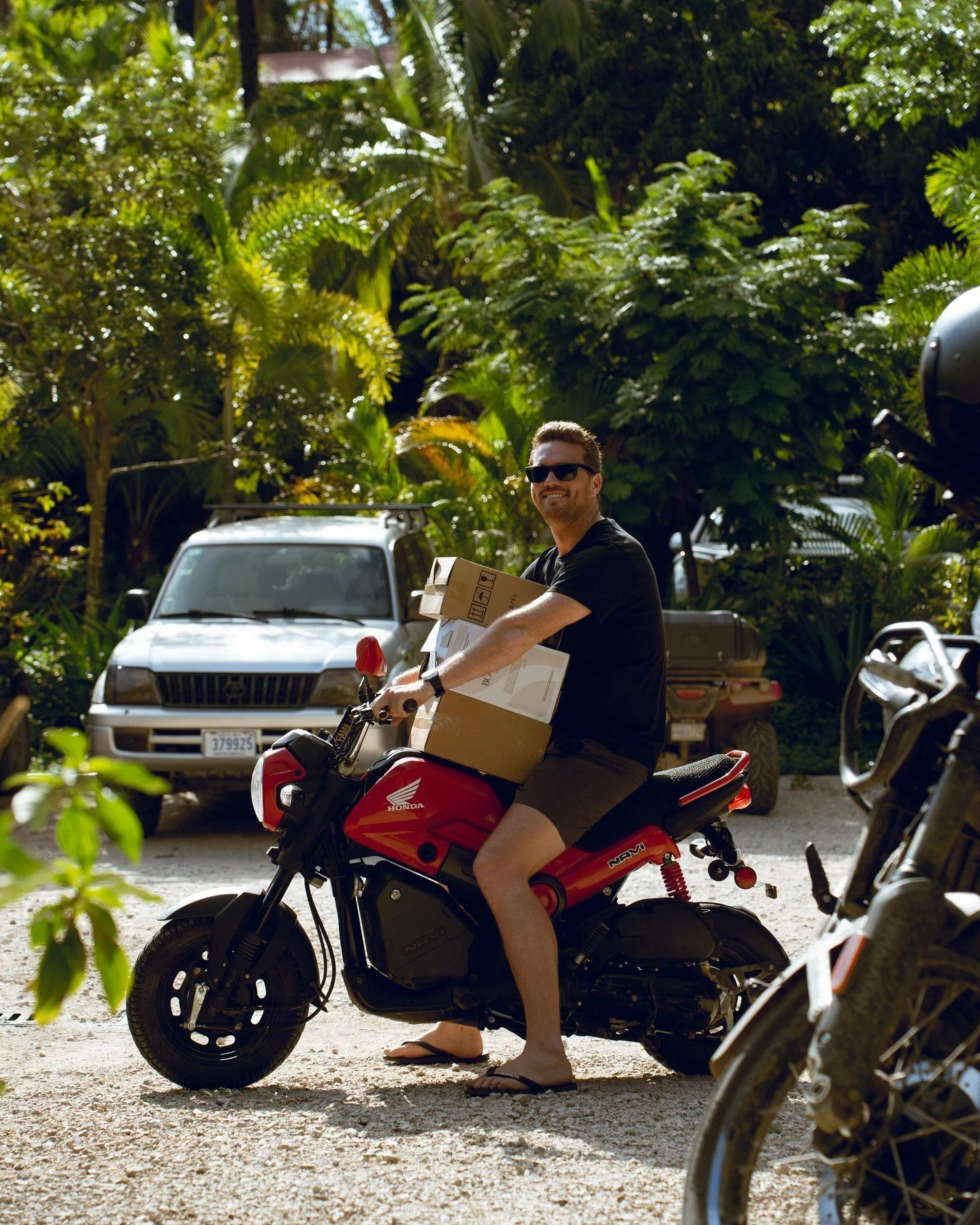 Santa&rsquo;s got a red sleigh and delivers presents to kids. Renz has a red Navi and delivers wine to adults.
Pretty much the same thing.