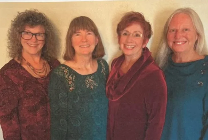 Accapella Bellas Holiday Performance 