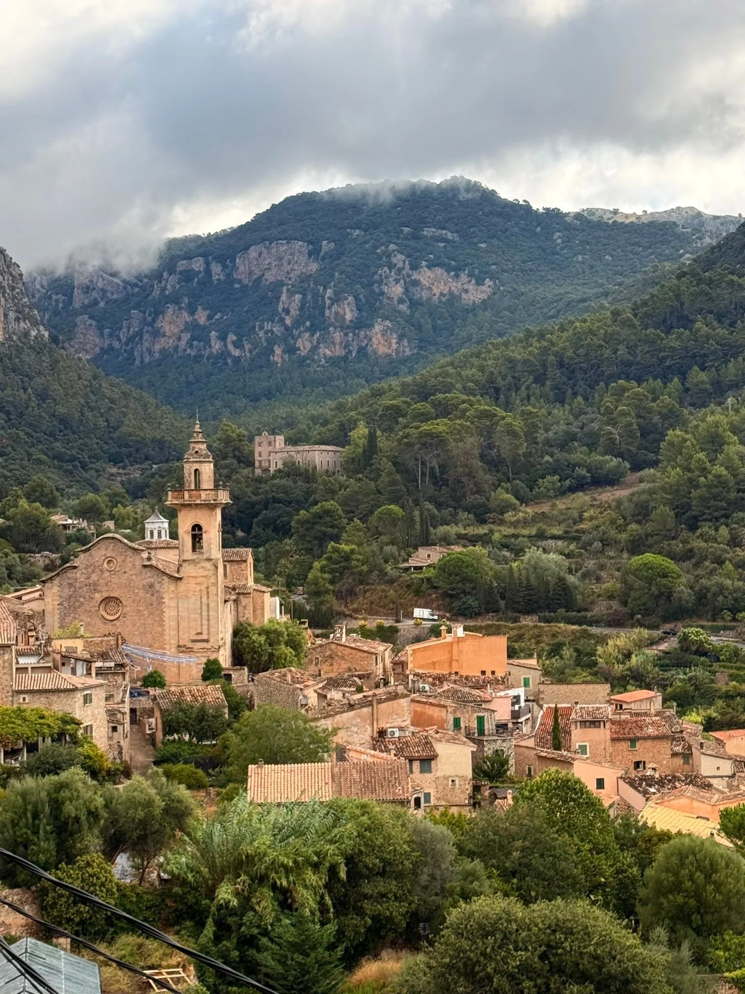 Final photo dump of Spain. The gorgeous village of Vallemossa and the seaside town of Sorrel, plus one last sunrise in Palma 🥰 A trip of a lifetime.