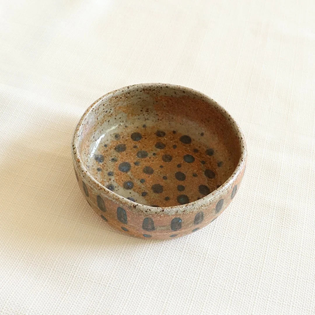 bowl blue dots top.jpg