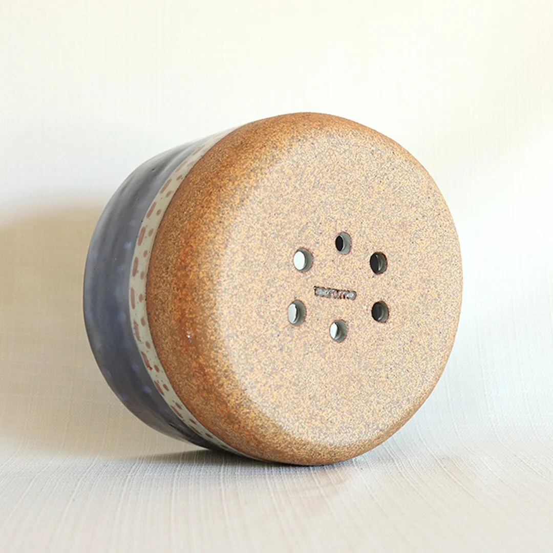 ceramic planter S bottom2.jpg