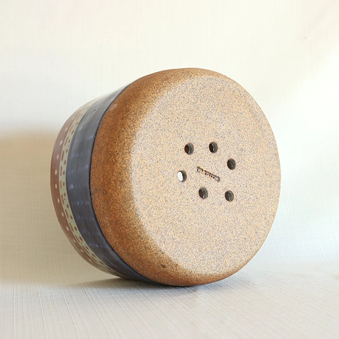 ceramic planter L bottom2.jpg