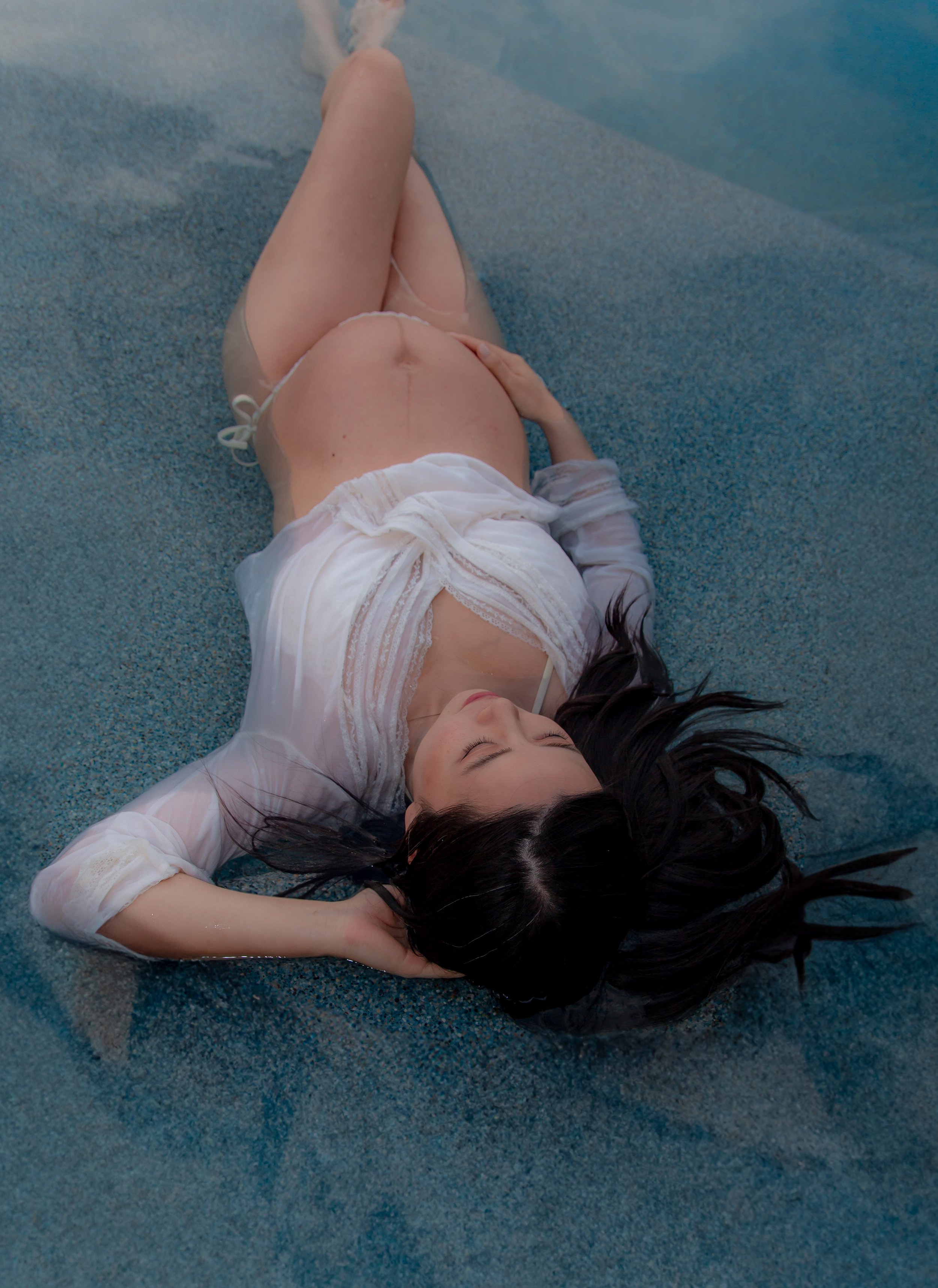 maternity, southern california, joshua tree, airbnb, editorial, pool, sunset