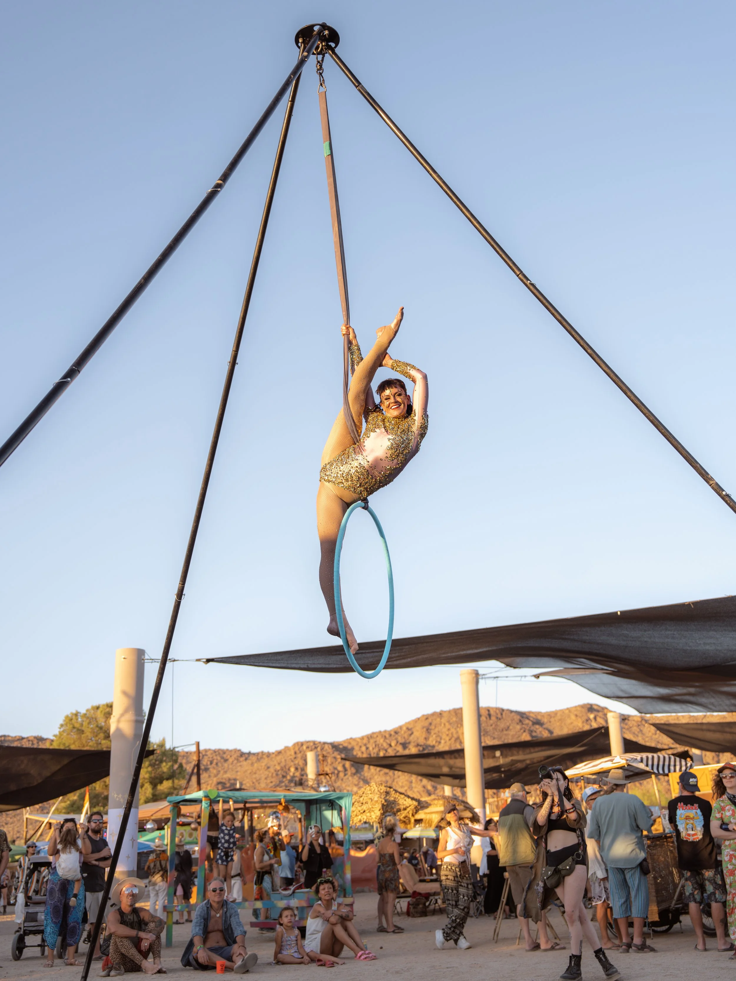 Flowbox Circus, Acrobat, Dance, Aerial Stunts, Festival 
