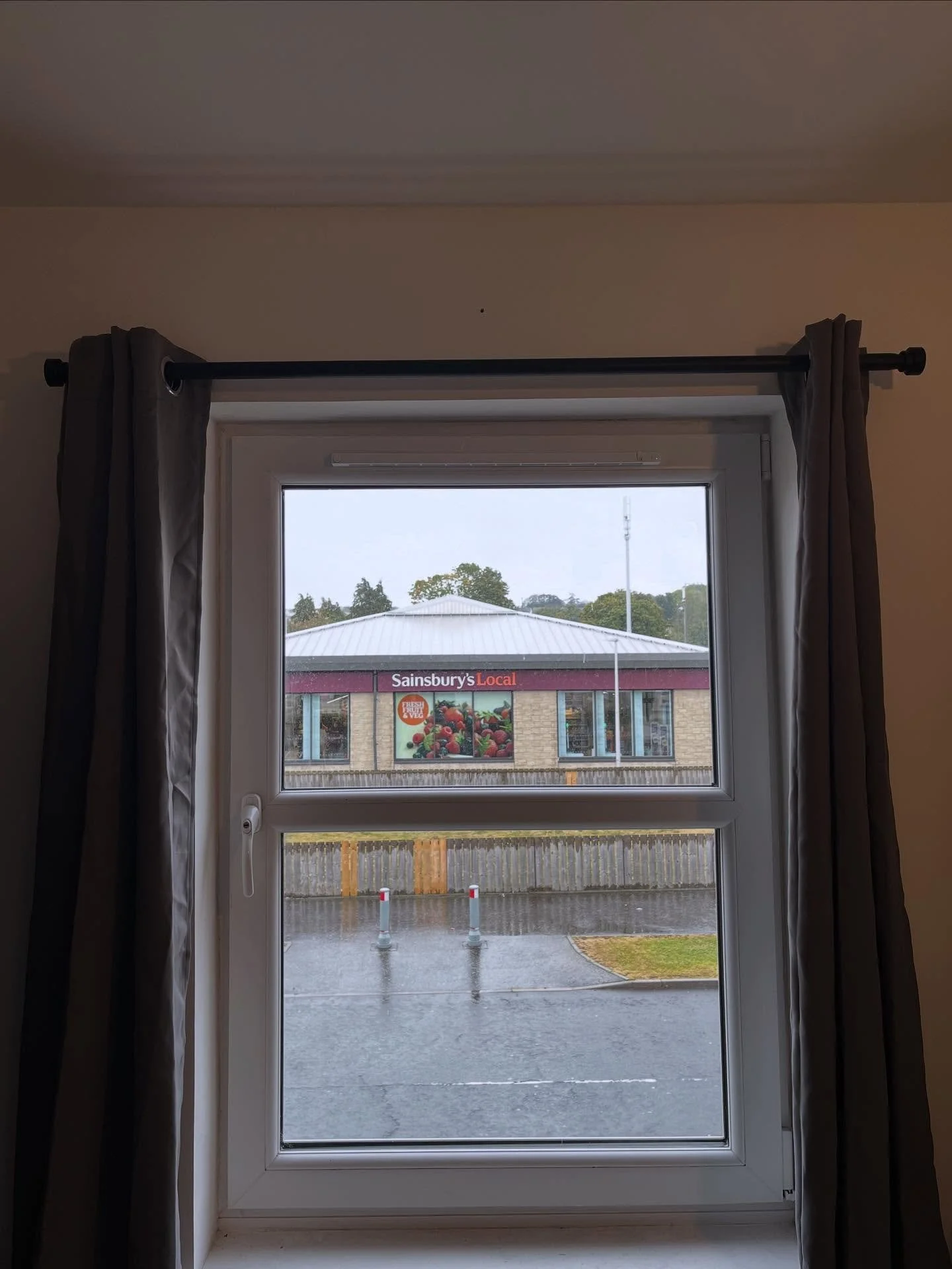 Curtain pole and blackout curtains fitted for a client in Dalkeith. A simple upgrade that adds comfort, privacy and a clean finish to any room. Get in touch today to book your fitting!

#LothianHandyman #Dalkeith #Edinburgh #HomeImprovements #Propert