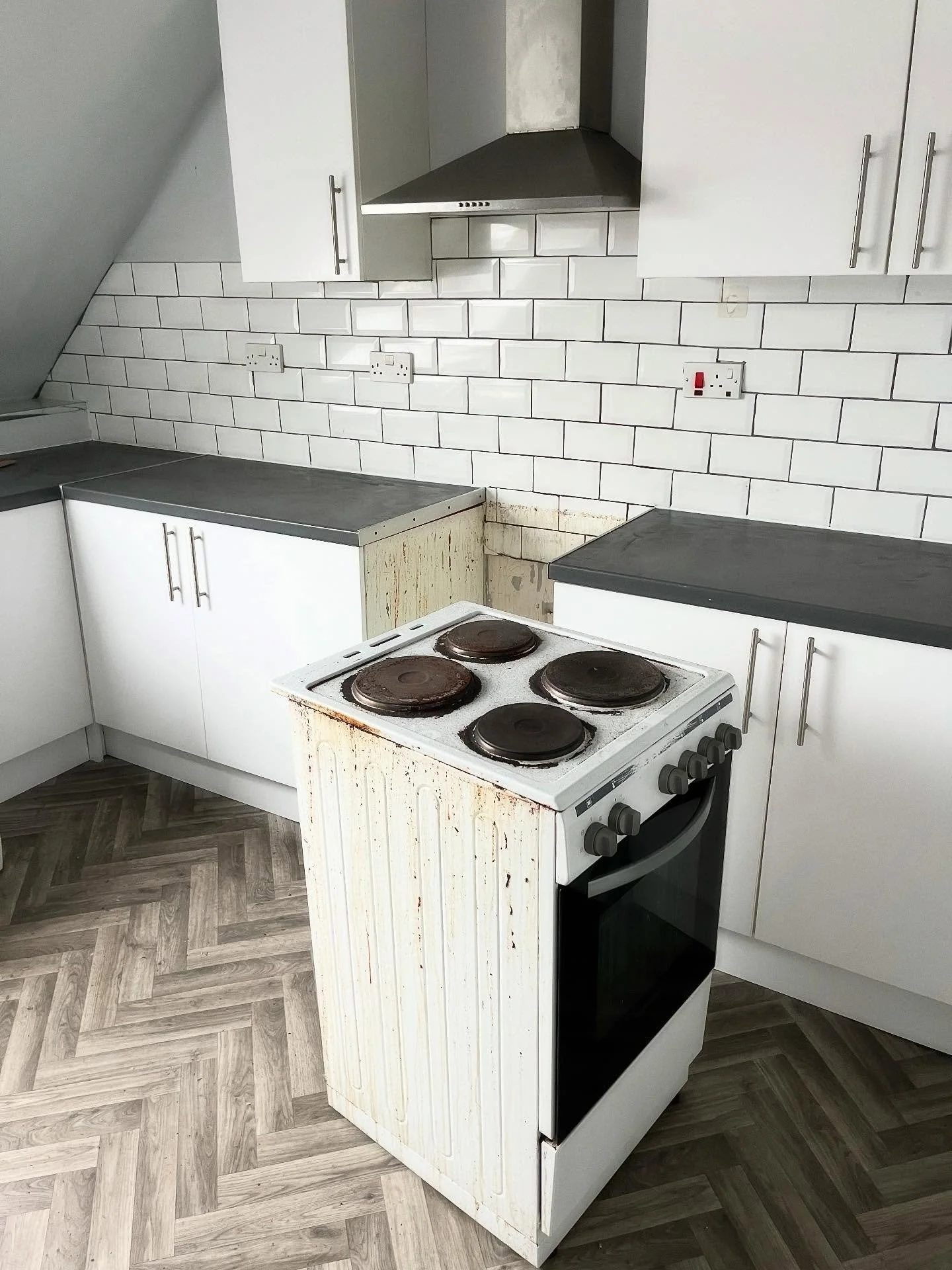 ✨ Kitchen glow-up in Glasgow ✨
Out with the old, in with the new! 🚪➡️🔥
We removed the tired, rusty oven and replaced it with a fresh, modern cooker &ndash; instantly lifting the whole space.

Small changes, big difference. 💡
📍 Glasgow

Looking fo