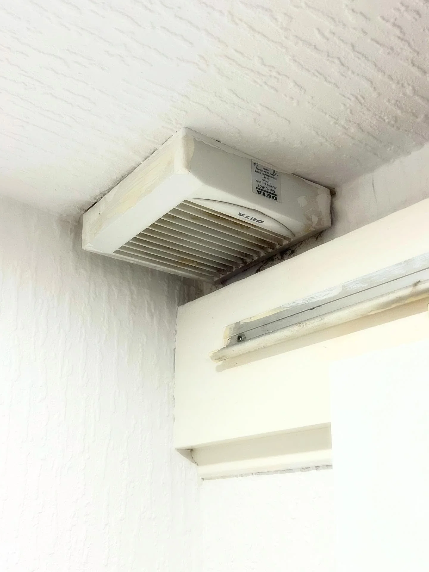 🚨 Fan replacement done ✅
What looks simple isn&rsquo;t always so &ndash; this one needed sorting on a two-way switch, which makes the cabling a bit more complex than your average job. Getting it right means the fan runs safely and properly with the 