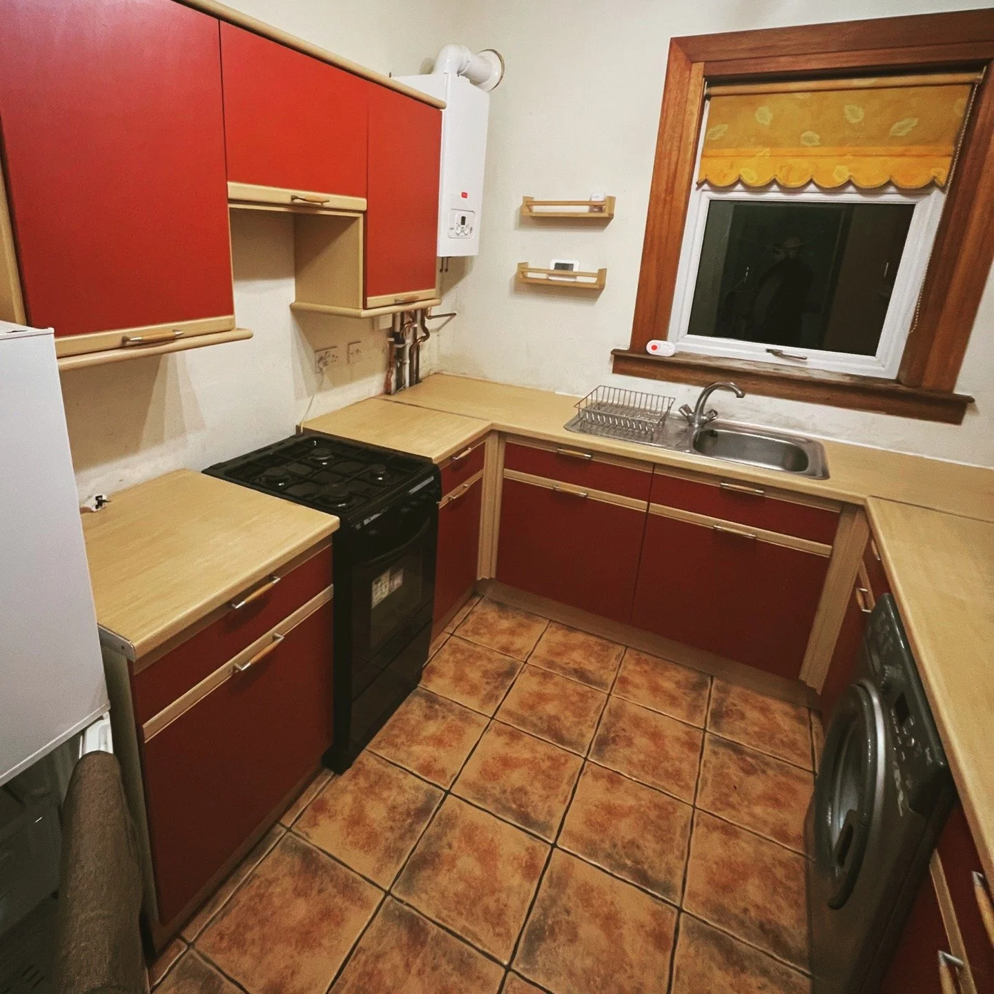 Tight turnaround, deep clean delivered 🧼🕒
This property needed a full deep clean and only had one day to get it ready &mdash; on the 30th of December, no less.
Every room cleaned top to bottom:
🧽 Kitchen, oven, cupboards &amp; worktops
❄️ Fridge/f