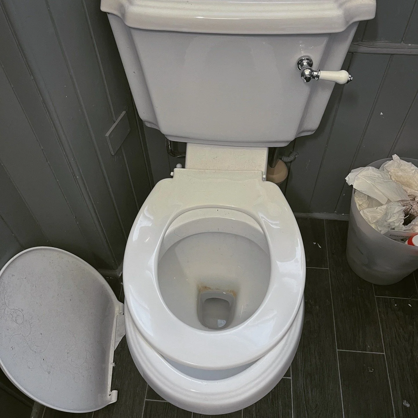 Before ➡️ After
Broken toilet seat replaced and the loo properly cleaned while I was there.
It&rsquo;s a small job, but it makes a big difference &mdash; especially in rental properties or busy homes where things just get put off.
No drama, no upsell