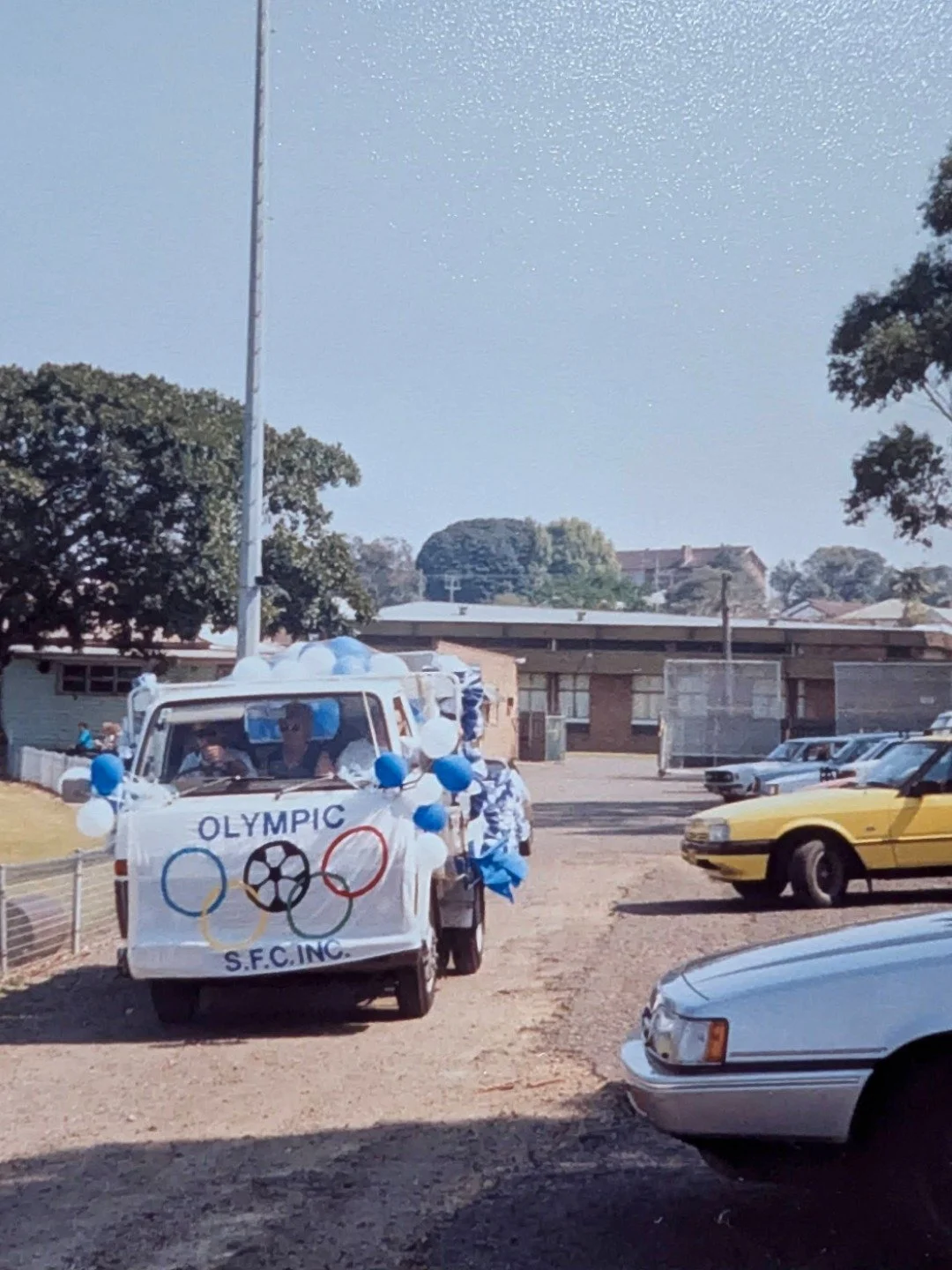 📸 Flashback to 1991 | Grand Final Glory

This photo was taken at Adamstown Oval, with the old licensed club standing proudly in the background. Pre-match entertainment came courtesy of the then Club Treasurer, the late Chris Christo, who famously de