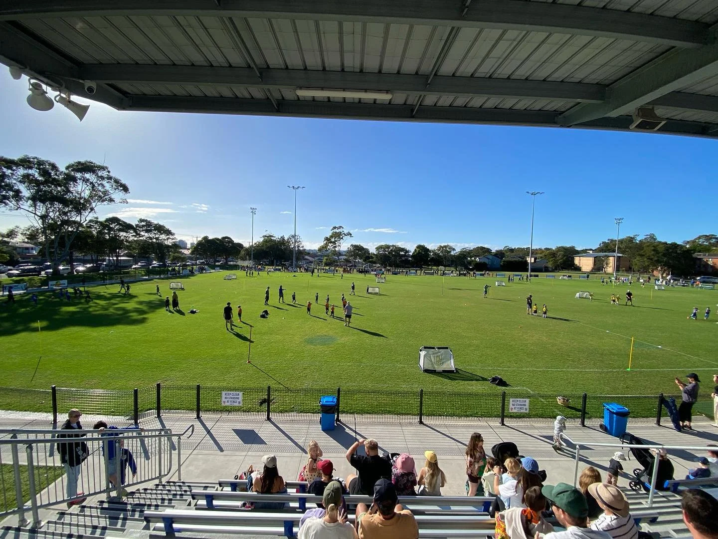Round 1 of Community Mini Roos was a massive success. It was fantastic to see so many happy faces on and off the pitch. The sun was shining and the support around the grounds was electric. Our Pop-up shop was a huge success and we look forward to man