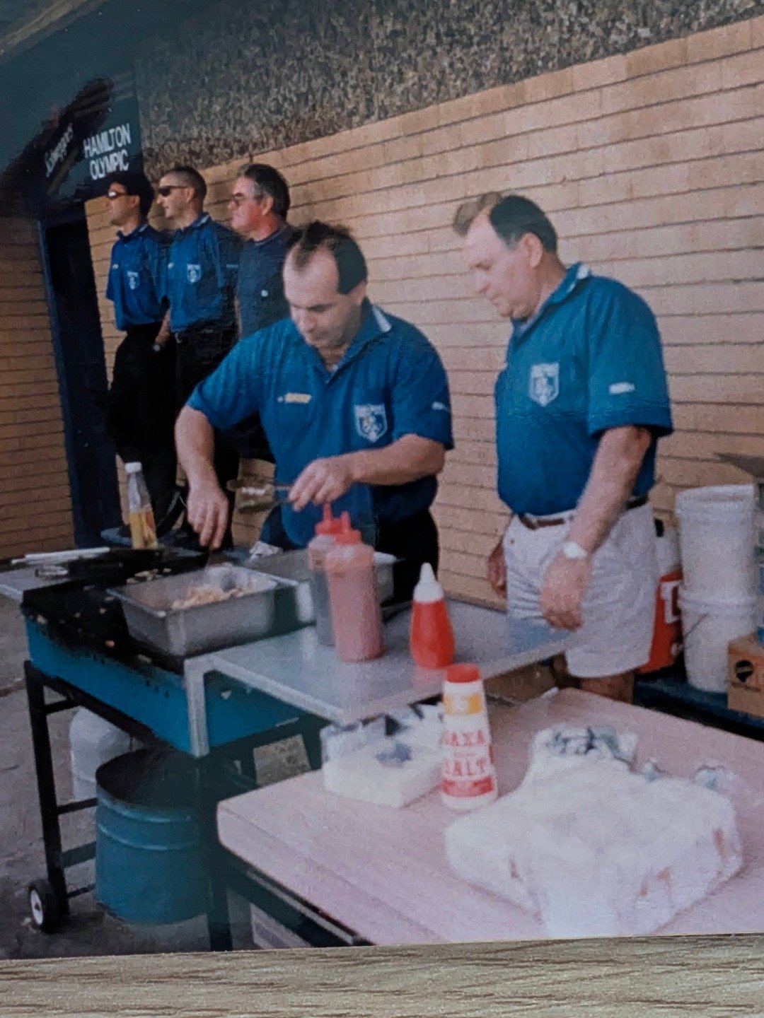 💙 VOLUNTEER WEEK 💙

Volunteers have been the backbone of Olympic since the very beginning, and this photo from 1997 is a perfect reminder of that.

Taken before the old amenities canteen was expanded in 2000, there was no room for the BBQ inside &m