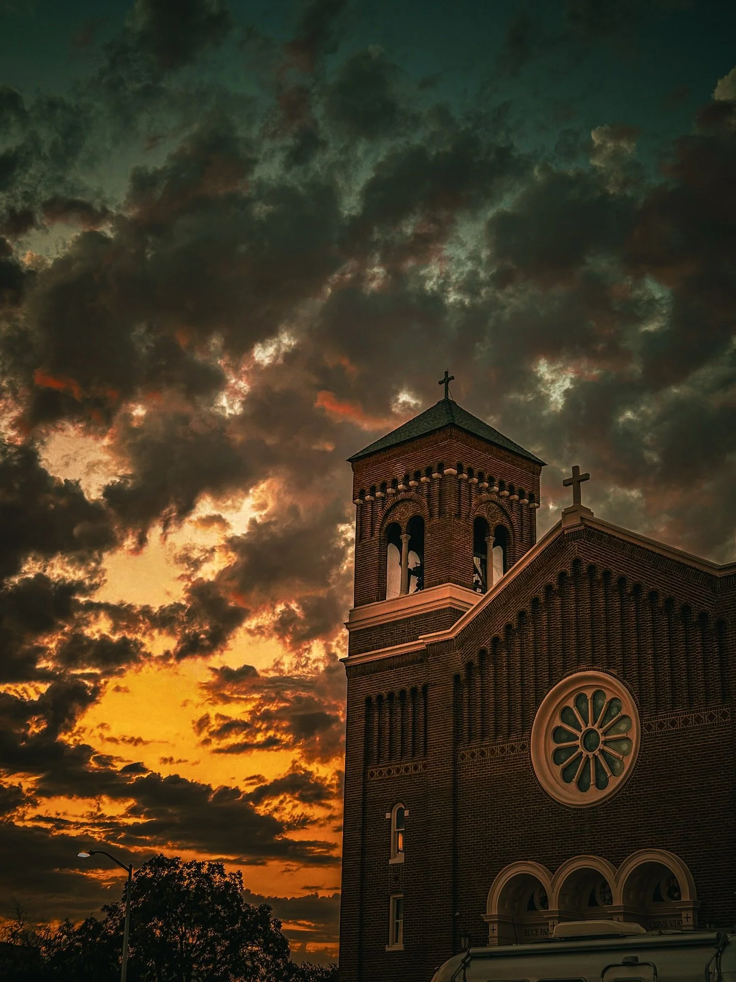 Gallery 1: 23 photos, Link in bio.

Words have always been my primary way of telling stories.  Either spoken or written, they always seemed like the most effective way of communicating things.

Music was always a strong #2.

And then data took on the