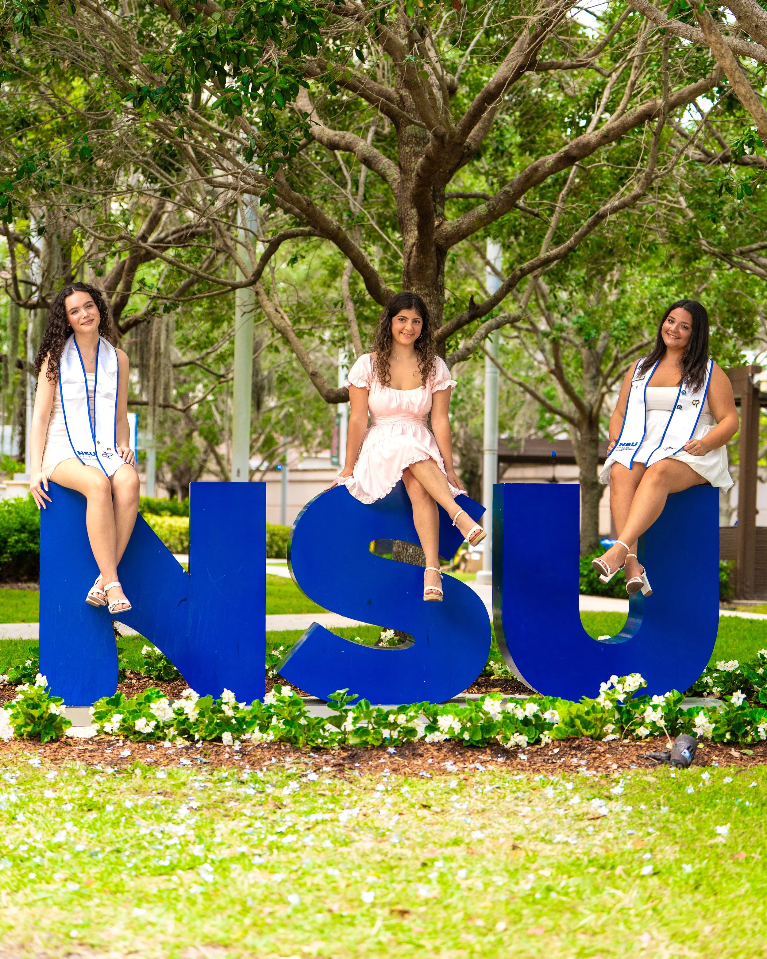 Amber and Emily Grad-120.jpg