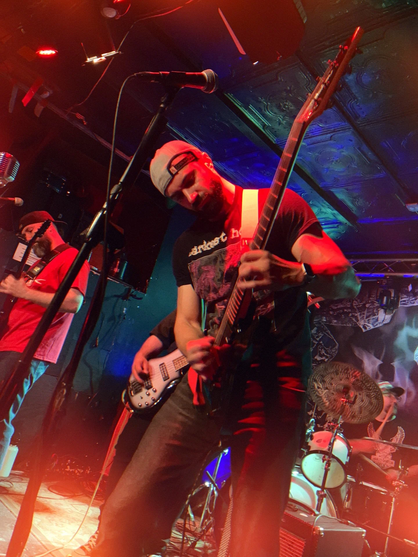 Flamethrower 🔥

📸: @ravensfilm 

#HEMI #HEMIMUSIC #guitar #guitarist #guitaristsofinstagram #guitarplayer #guitarstagram #guitars #metalguitar #heavymetalguitarist #guitarworld