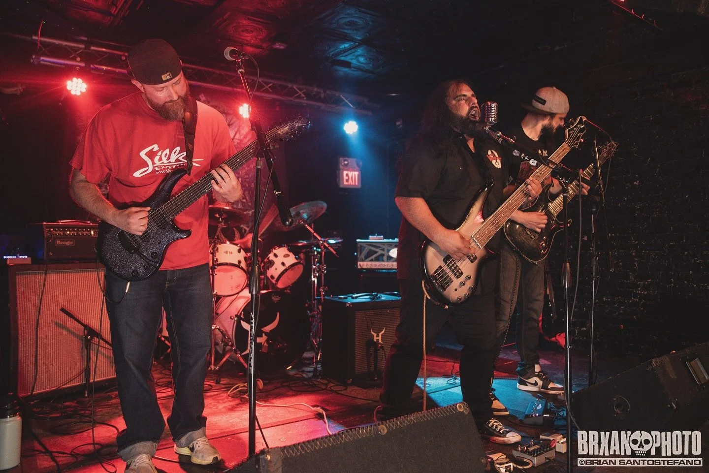 Throughly entertained. 

📸: @brxanphoto
📷: @nikonusa 
🏟️: @livewirelounge 
📝: @foreverdeaffest 
👤: @smturnbull30 / @trentzuberi / @scratchnshred / @gupsdrums 

#HEMI #HEMIMUSIC #band #metal #metalband #chicago #chicagomusic #chicagometal #heavym