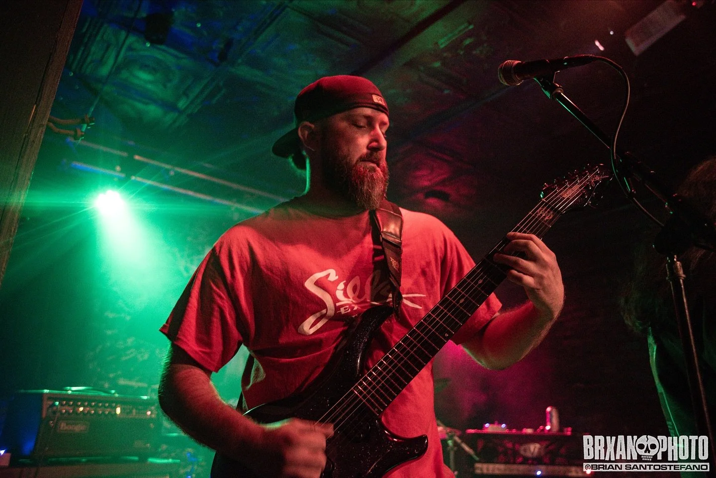Living in the limelight, the universal dream // @smturnbull30 

📸: @brxanphoto / @nikonusa 
🏟️: @livewirelounge 
📝: @foreverdeaffest 
🎤: @shure 
🎸: @music_man 

#HEMI #HEMIMUSIC #heavymetal #metal #thrashmetal #progmetal #doommetal #powermetal #