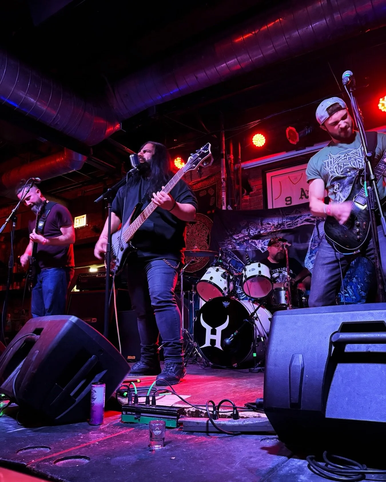 Night Patrol ⚡️

🏟️: @reggieslive 
👤: @smturnbull30 / @trentzuberi / @gupsdrums / @scratchnshred 
📸: @beepbeepbean 

#HEMI #HEMIMUSIC #chicago #metal #heavymetal