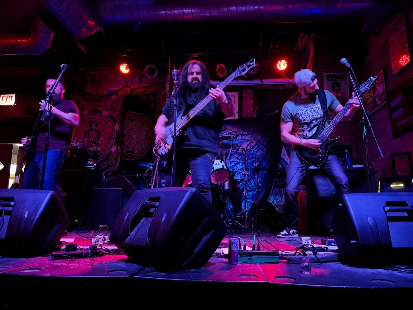 Like a prayer. 

🏟️: @reggieslive 
👤: @smturnbull30 / @trentzuberi / @gupsdrums / @scratchnshred 
📸: @beepbeepbean 

#HEMI #HEMIMUSIC #chicago #metal #heavymetal