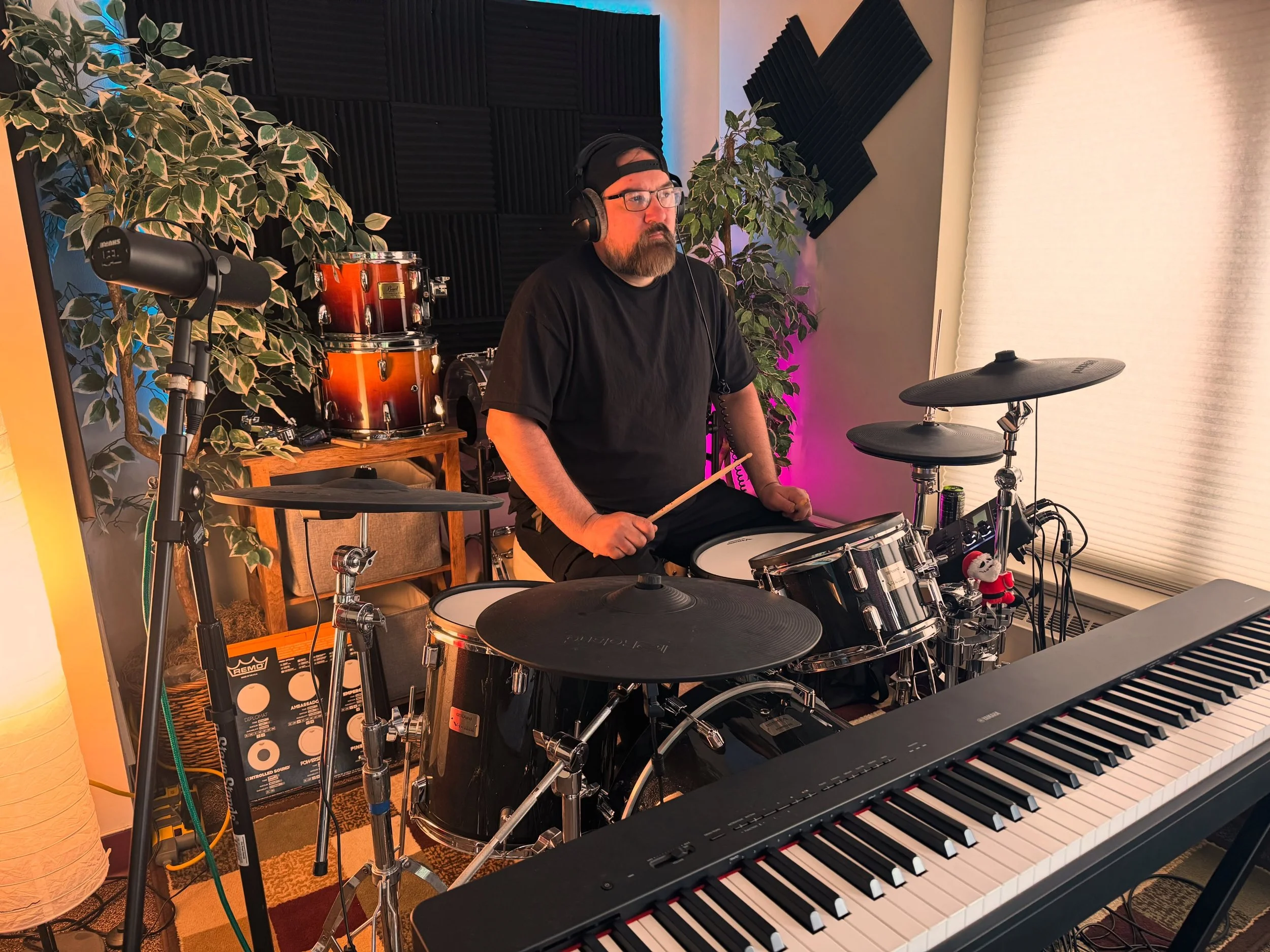 New track studio day 1 with @joeyvanamusic | @fiveohthreemedia 

Stage 2 - Drum Tracking | @gupsdrums 

#delulu 

#HEMI #HEMIMUSIC #newmusic #recording