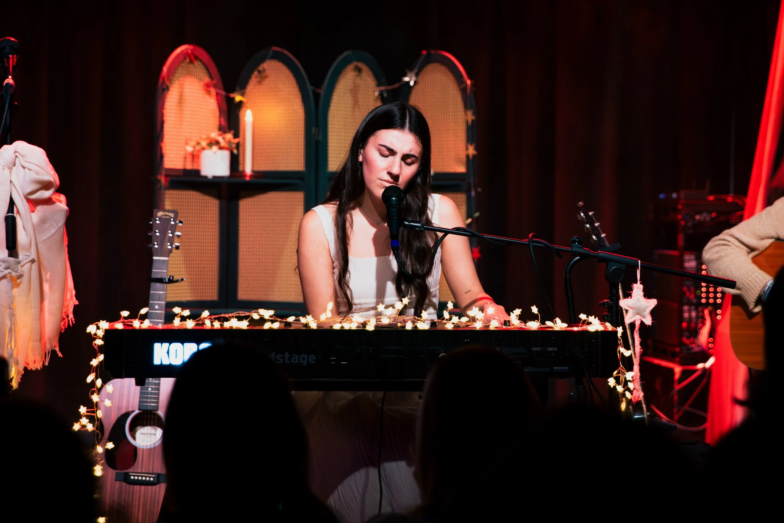 AVERY LYNCH CLOSES OUT HER MINI TOUR WITH A SHOW IN LOS ANGELES
