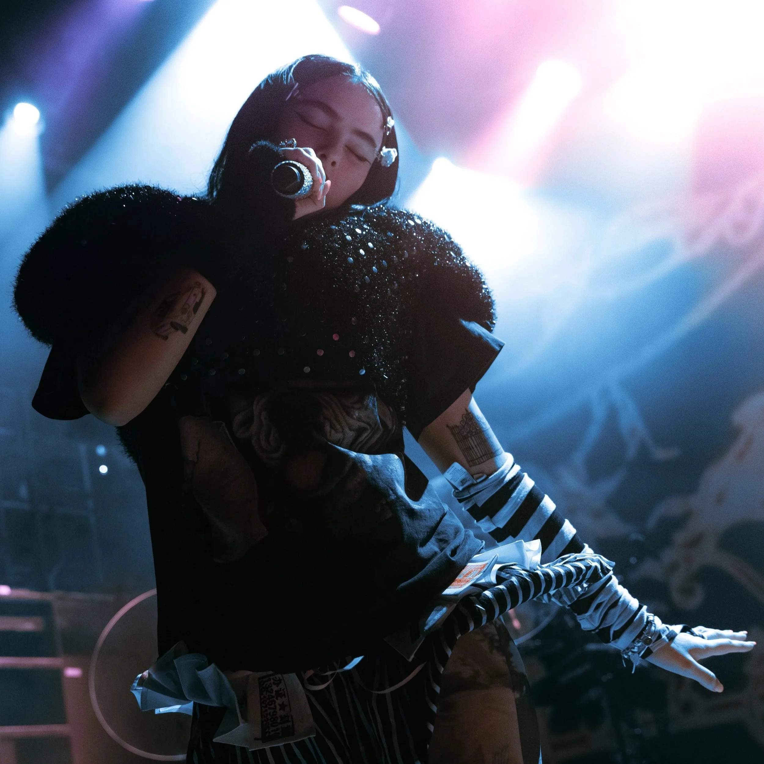 BENEE BRINGS HER ALT-POP SPARK TO THE NEW YORK CITY STAGE