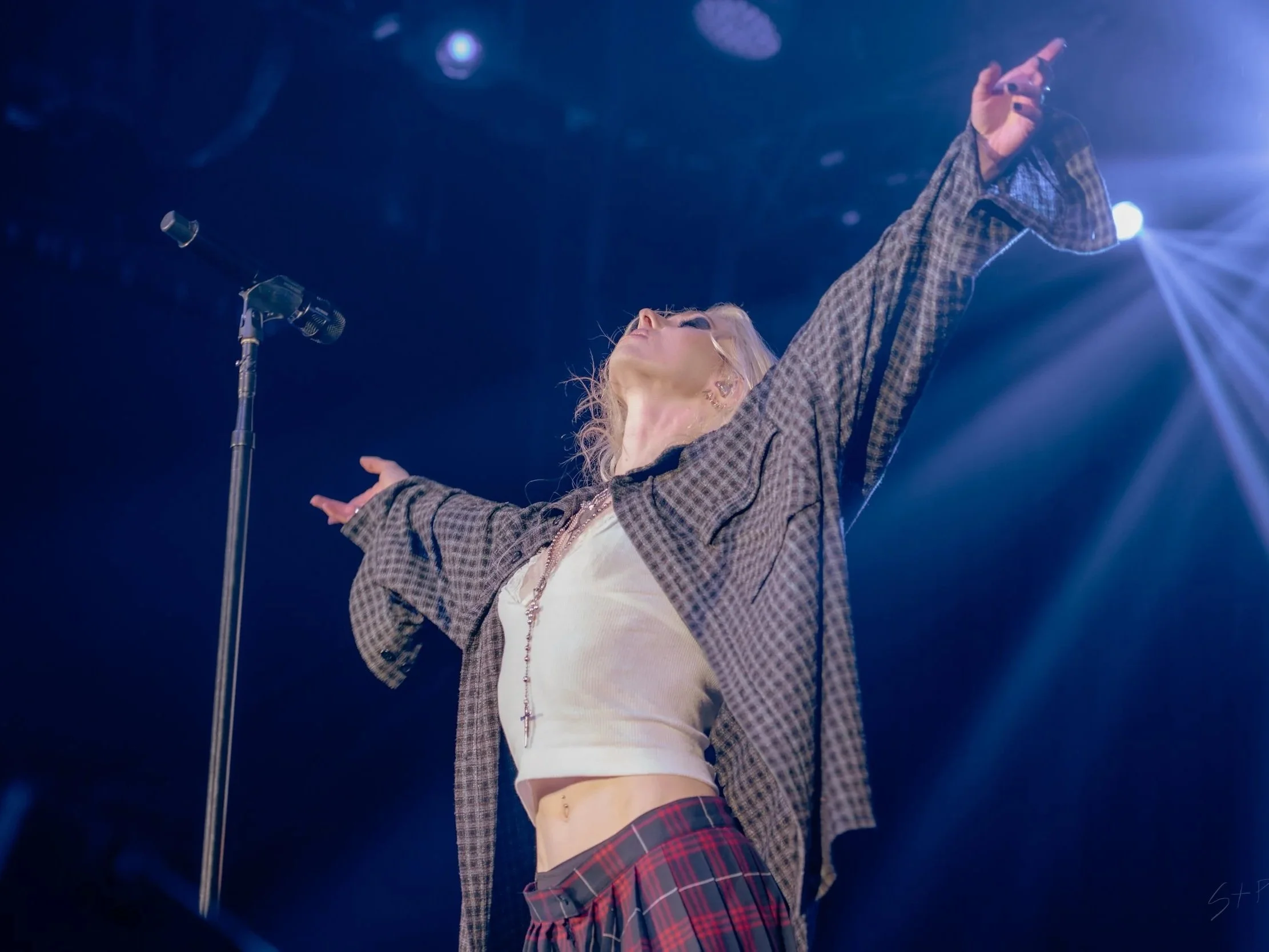 THE PRETTY RECKLESS TAKE CALGARY STRAIGHT TO HELL WITH ROCK AND ROLL