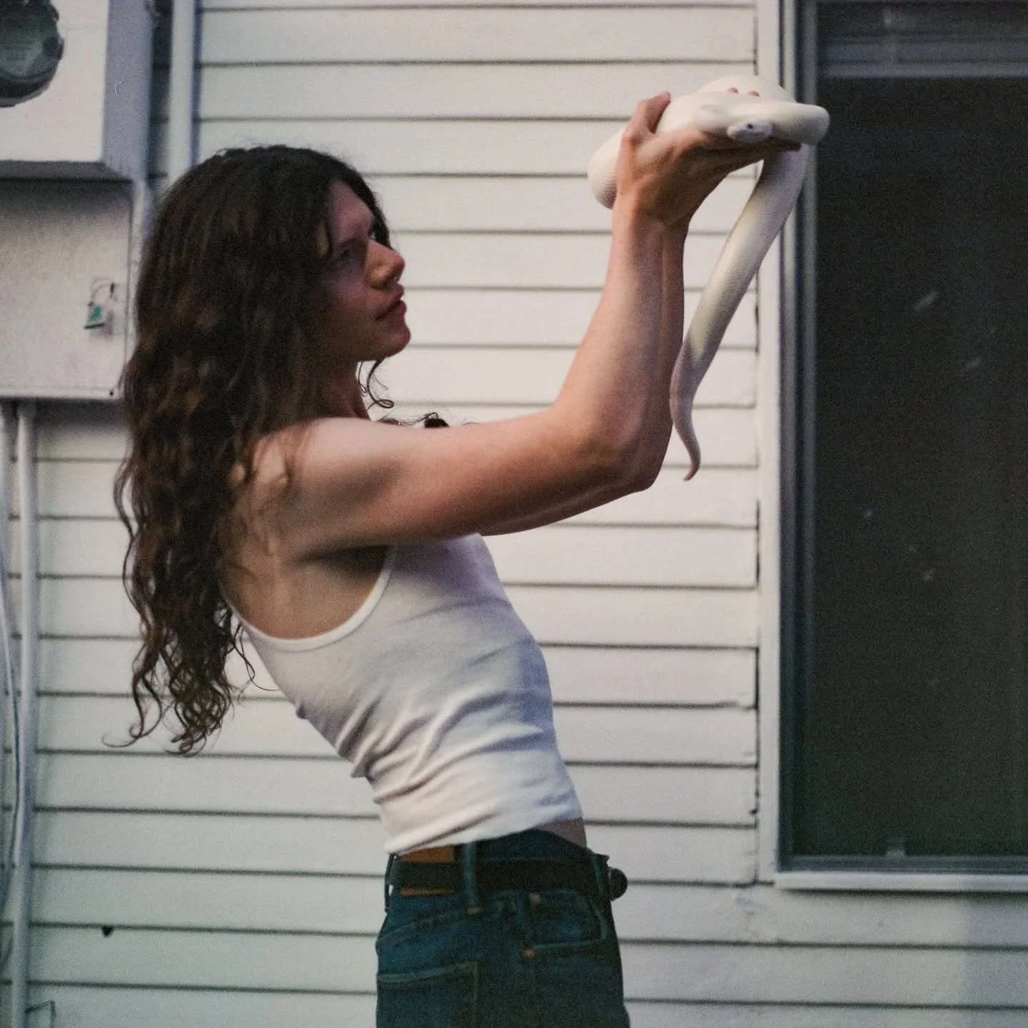 SAWYER HILL'S DOWN TO EARTH DEBUT ALBUM ‘EVERYBODY'S HOME, NOBODY'S HAPPY’
