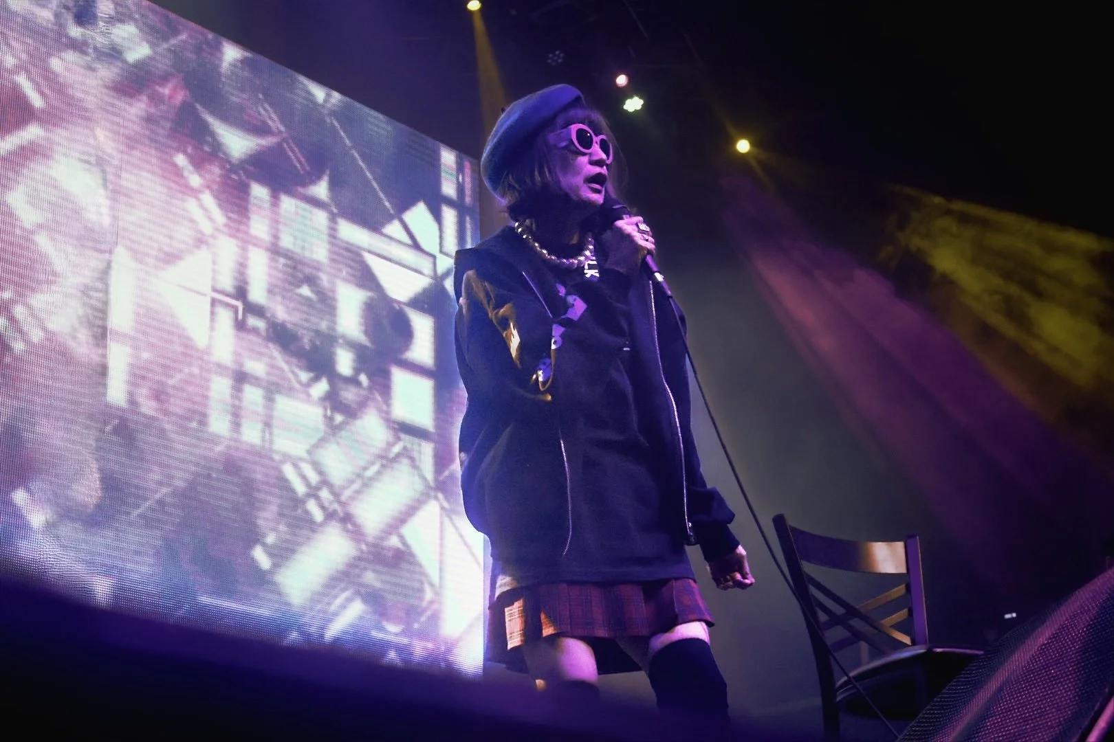 ‘POiSON GiRL FRiEND’: HER MIDWESTERN END-OF-SUMMER SHOW