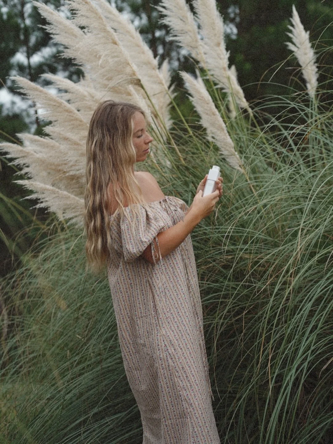 Winter outside, but dreaming of spring.

Even in the cold months, our skincare is made to feel light and fresh, so your skin feels like spring. 💚