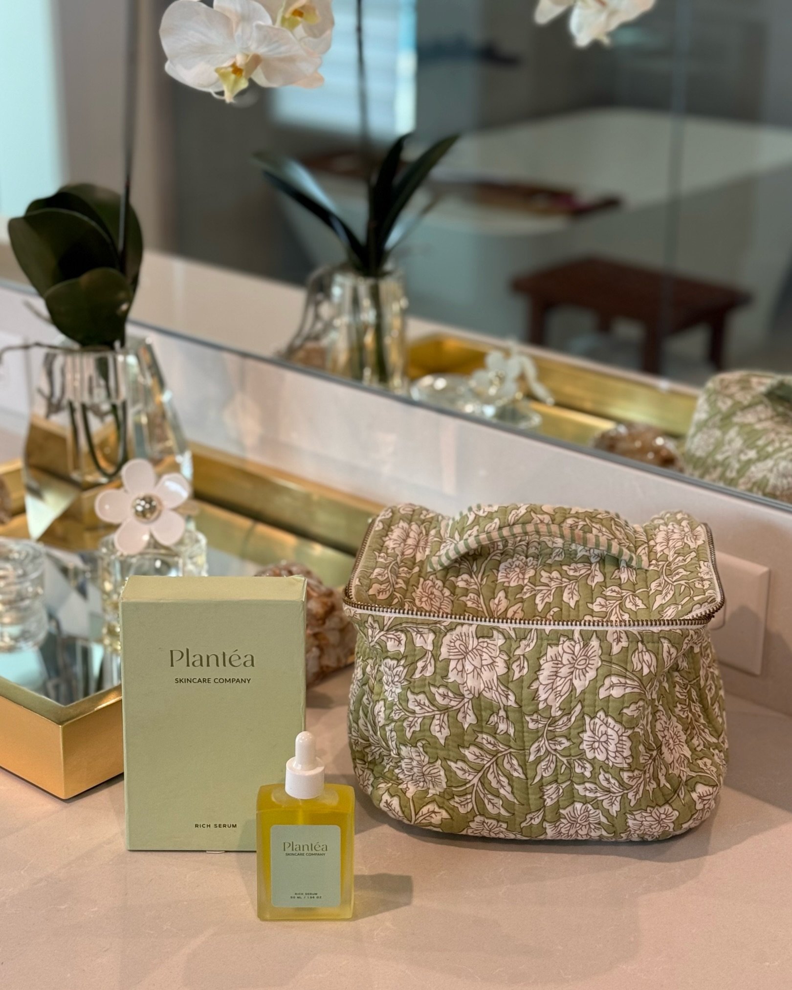 Everything your nighttime routine needs 🤍

The Rich Serum to deeply nourish your skin&hellip;and the Bloom Bag to keep it all together, wherever you are 🌵✨
