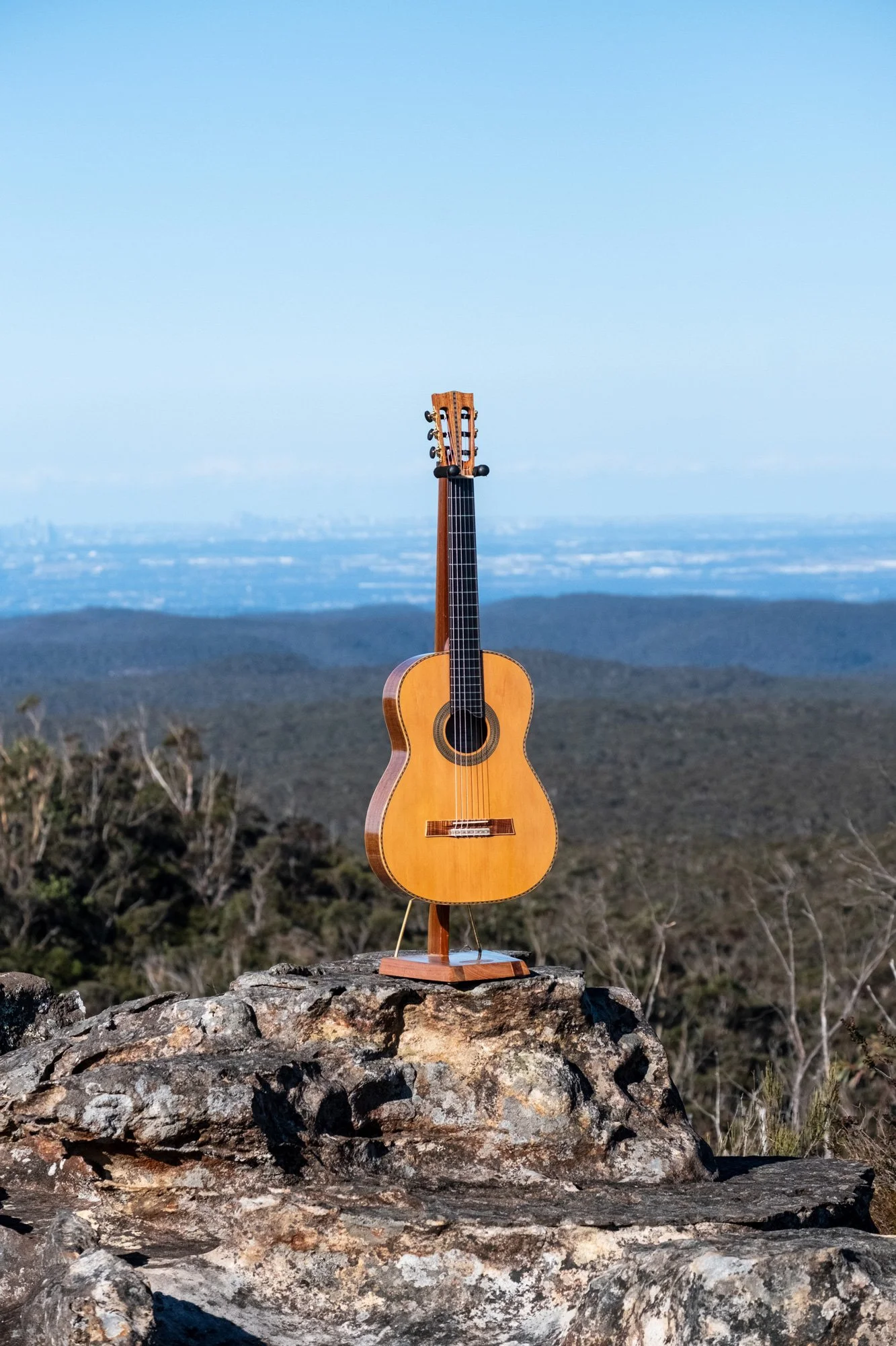Mountain-Art-Guitars-Acoustic-Image-5.jpg