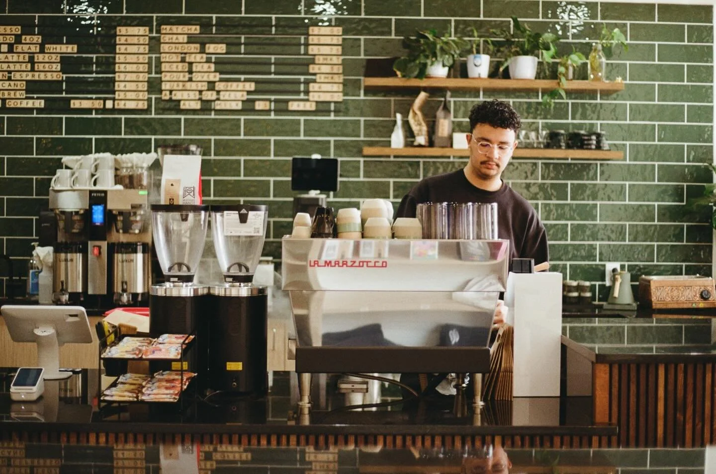 some film moments shot by @afriasfilm 📸 

#velacoffee #sanantonio #coffee