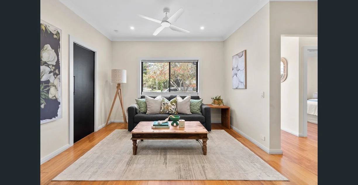 Newport-Casual Lounge