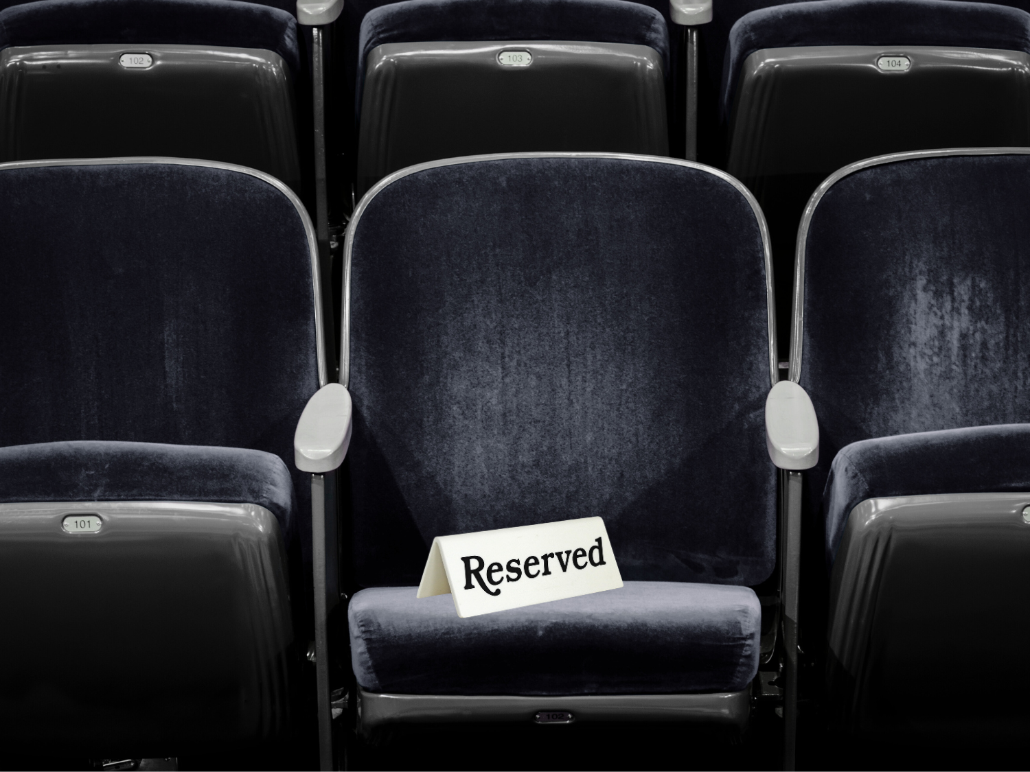 Why incumbents keep winning law firm tenders (and how to change that)