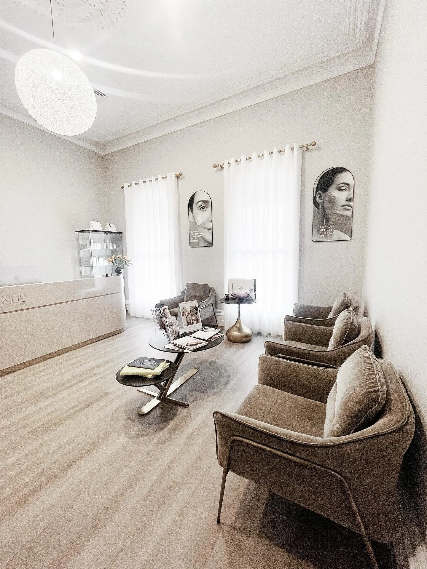 Welcome to THE CONTOUR METHOD at 129 Wellington Street, St Kilda where science meets self-care. Our studio offers a luxurious, calming space where you can unwind, recharge, and indulge in treatments that deliver real results. We use the latest LPG M6
