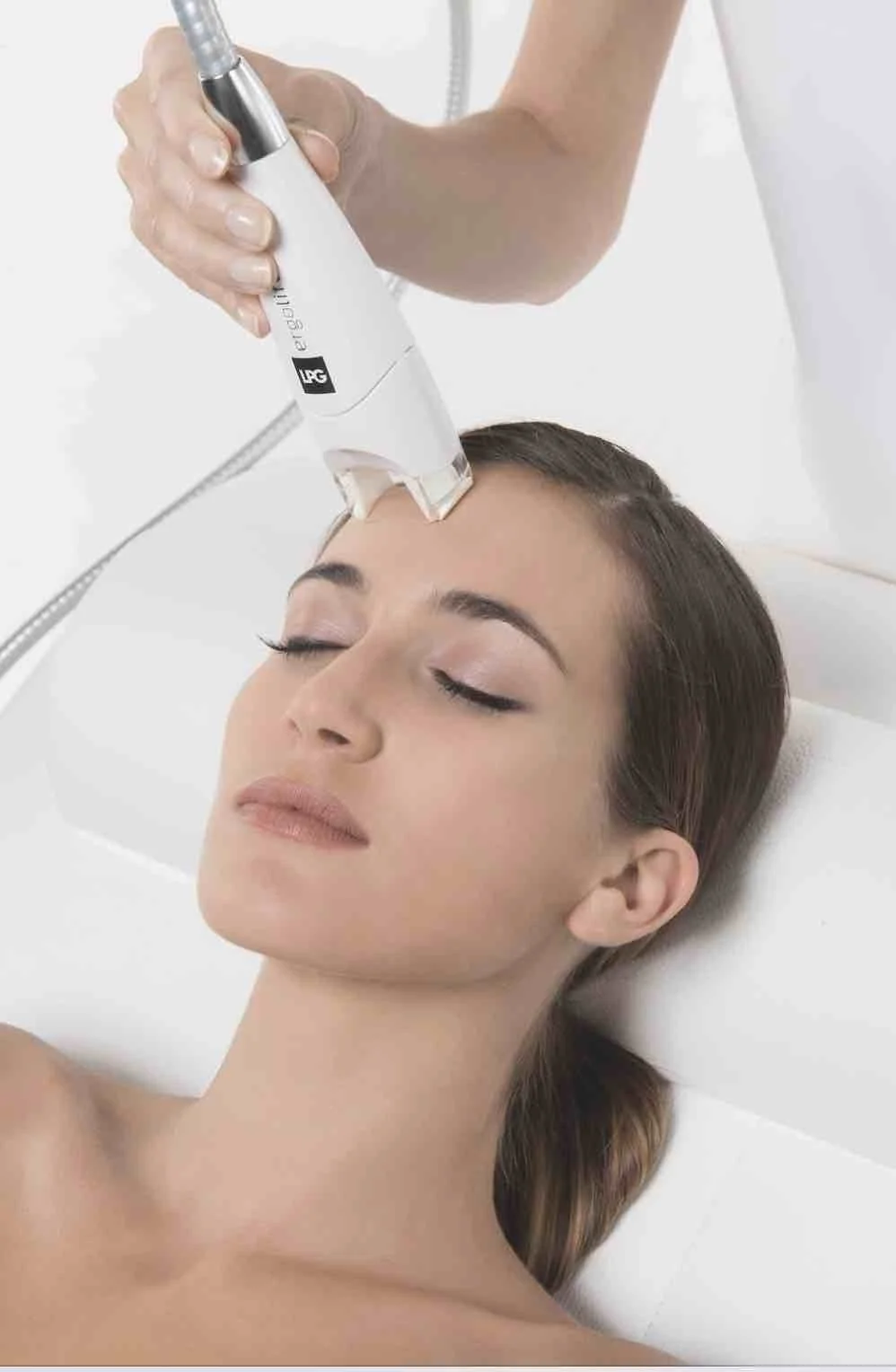 woman having an Endermologie face treatment